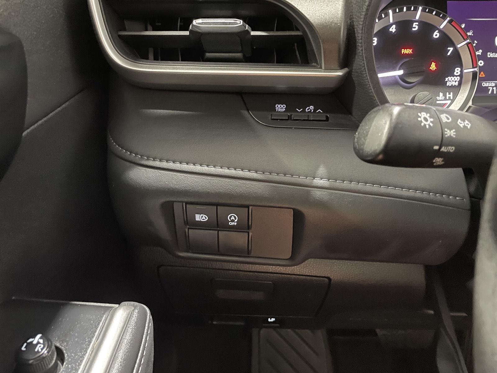 Used 2023 Toyota Highlander for sale in St. Joseph MO