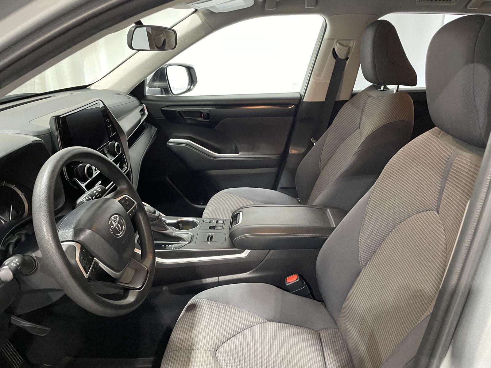 Used 2023 Toyota Highlander for sale in St. Joseph MO