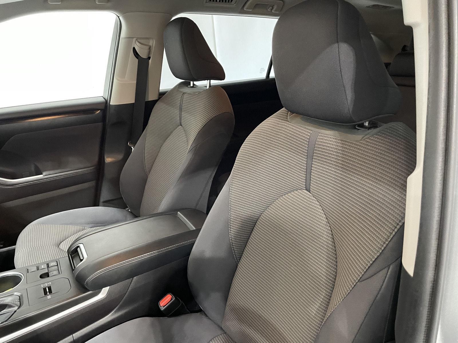 Used 2023 Toyota Highlander for sale in St. Joseph MO