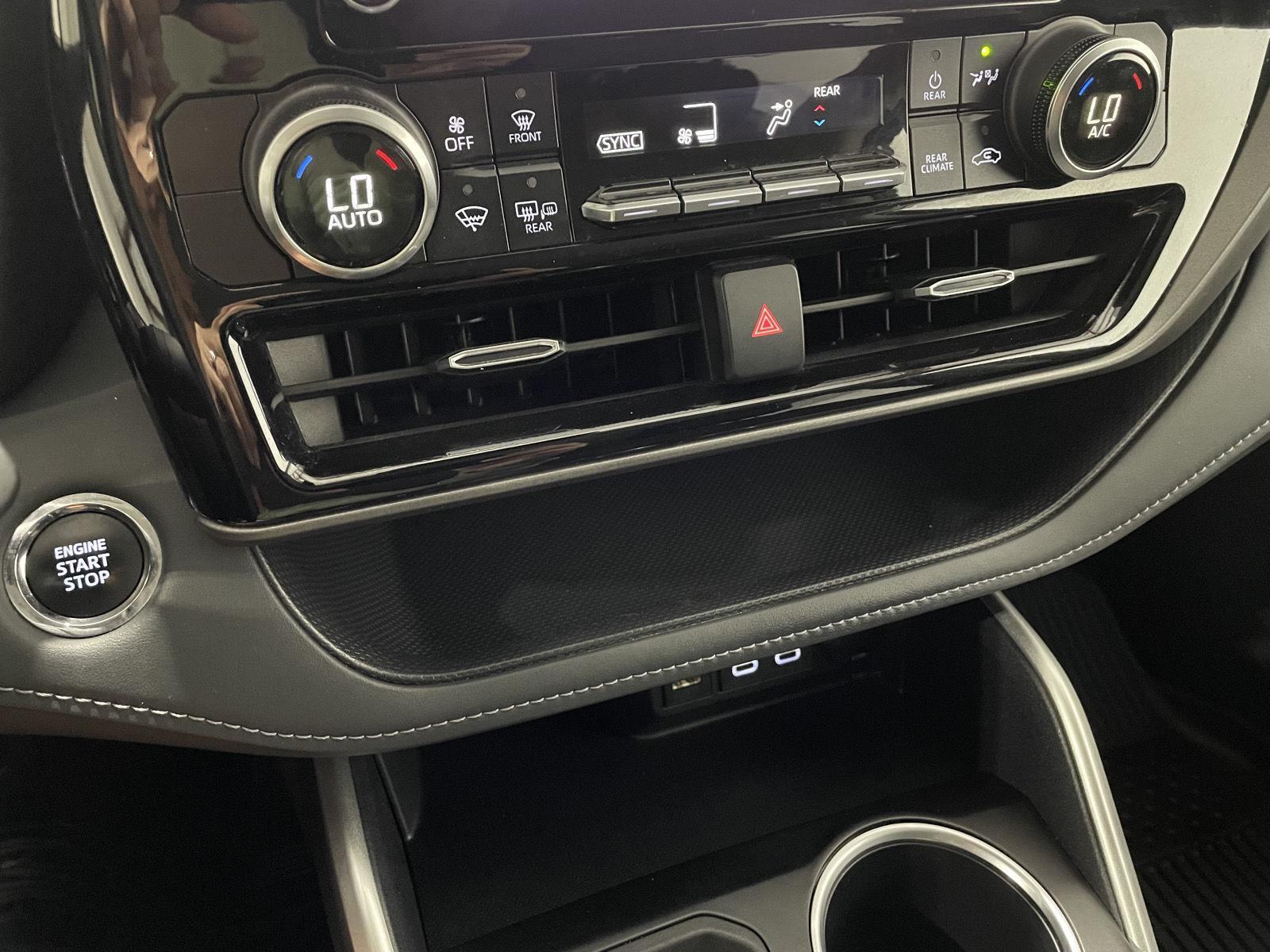 Used 2023 Toyota Highlander for sale in St. Joseph MO