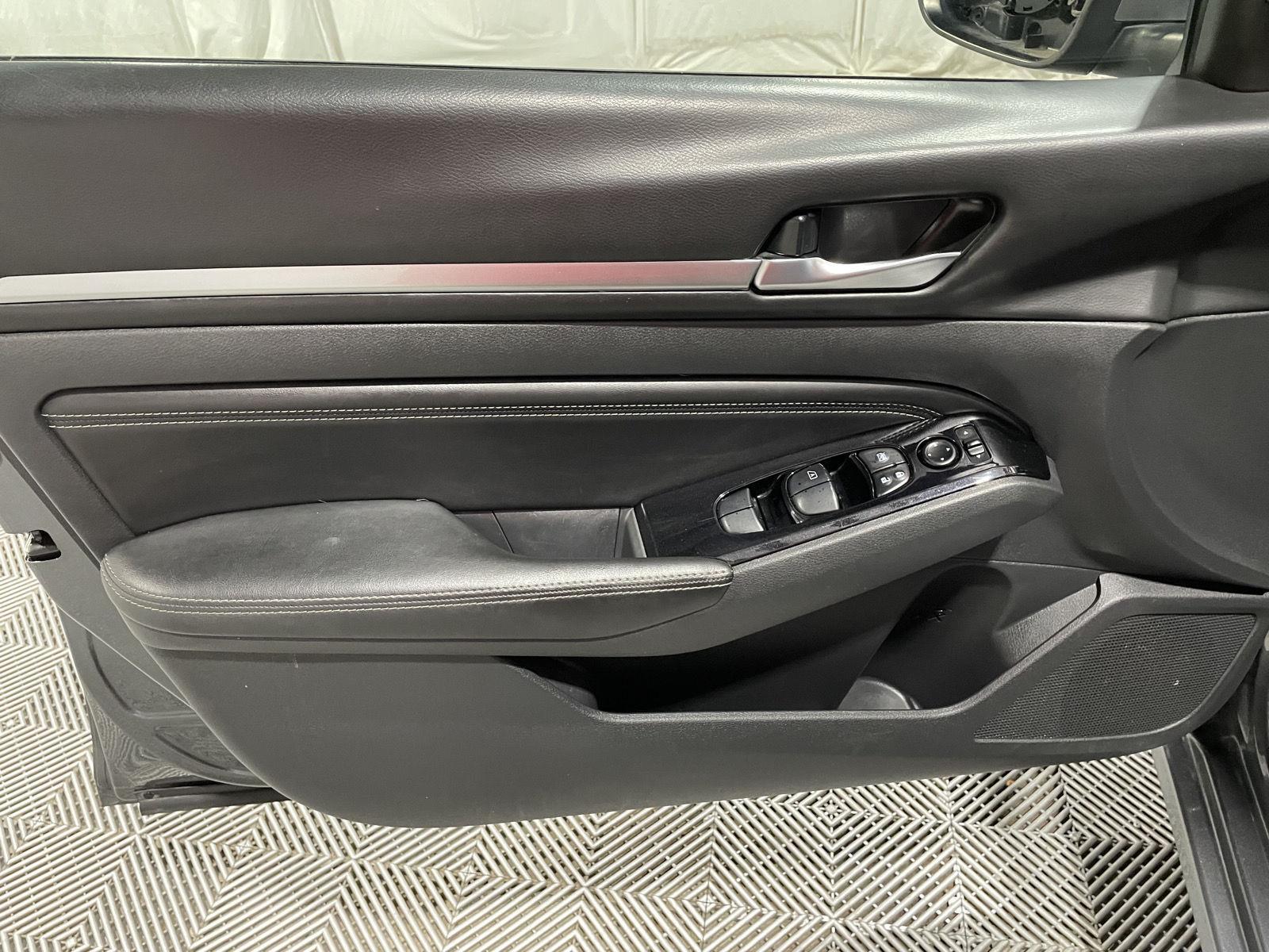 2021 Nissan Altima 2.5 SV photo 28
