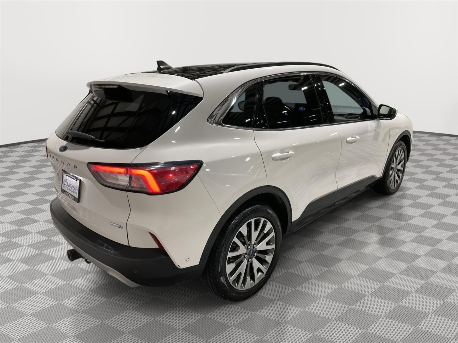 2020 Ford Escape Titanium photo 2