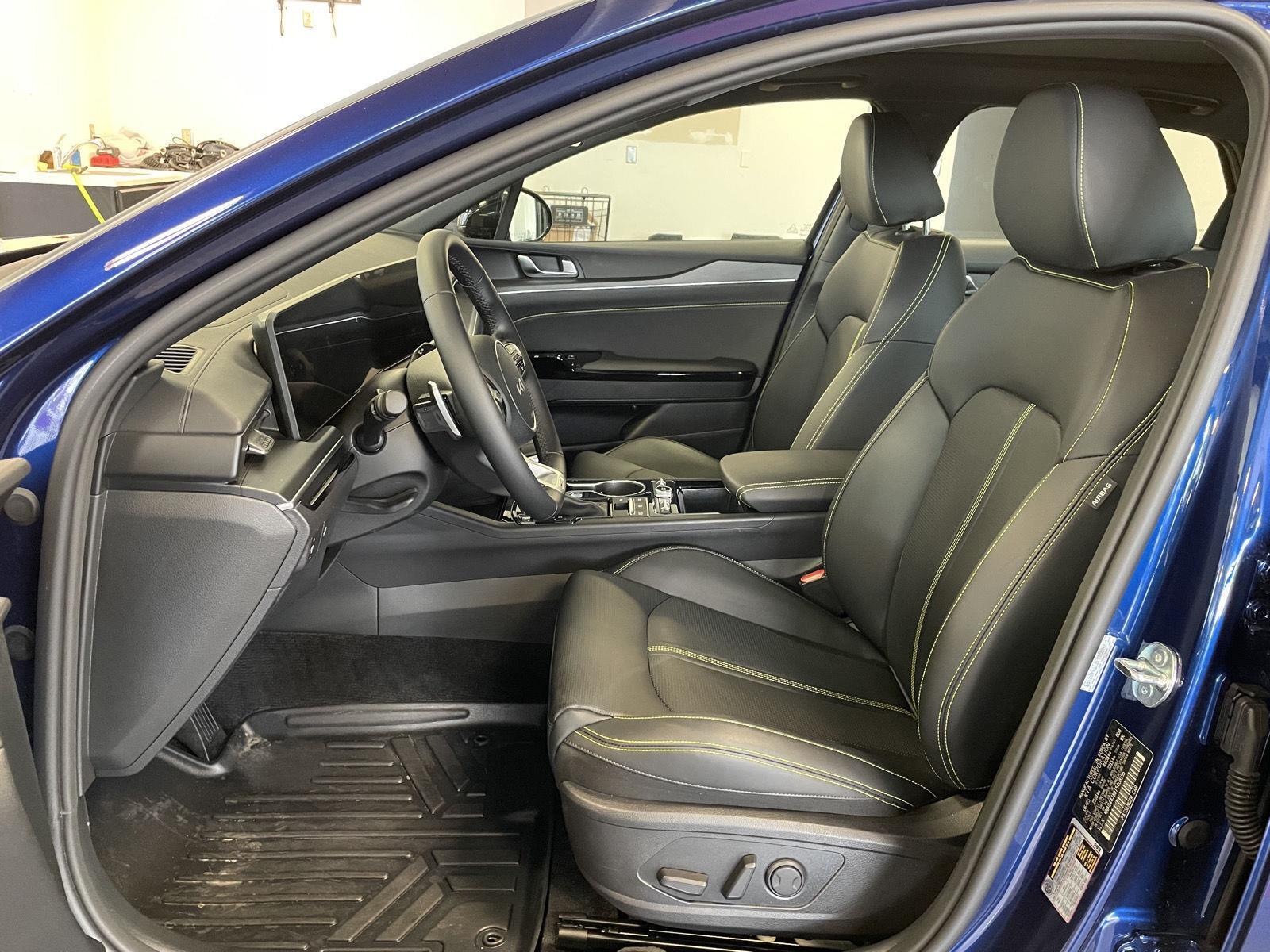 Vehicle photo 17