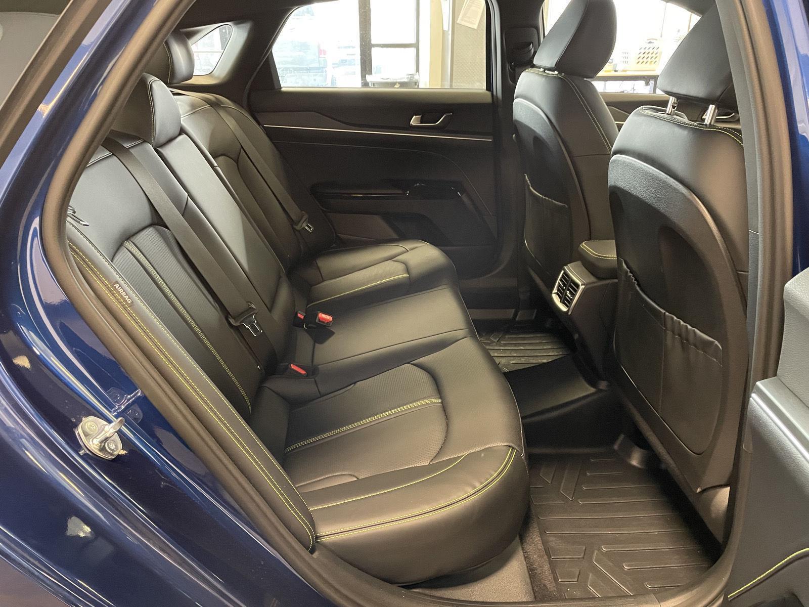 Vehicle photo 28