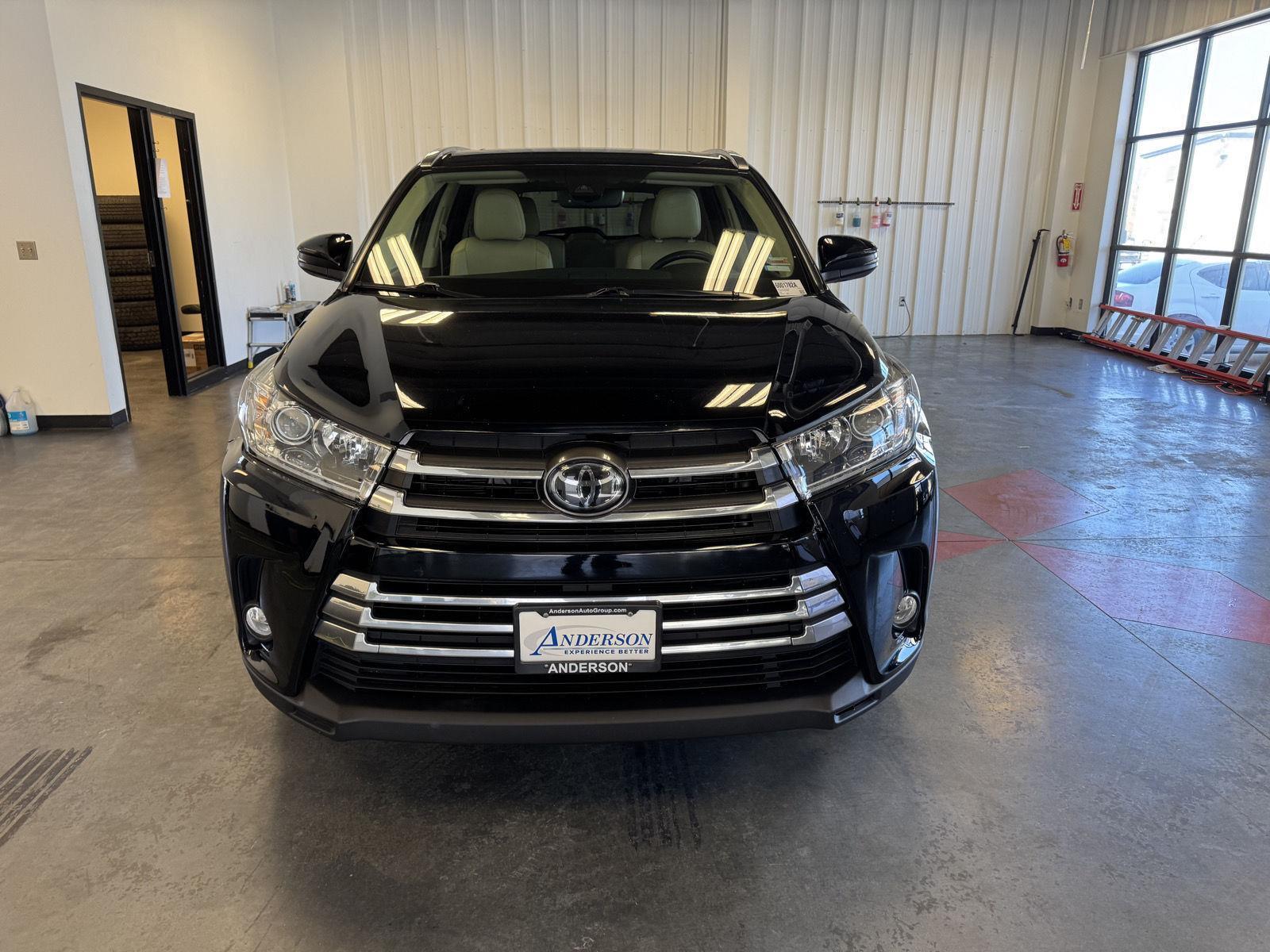 Used 2018 Toyota Highlander for sale in St. Joseph MO