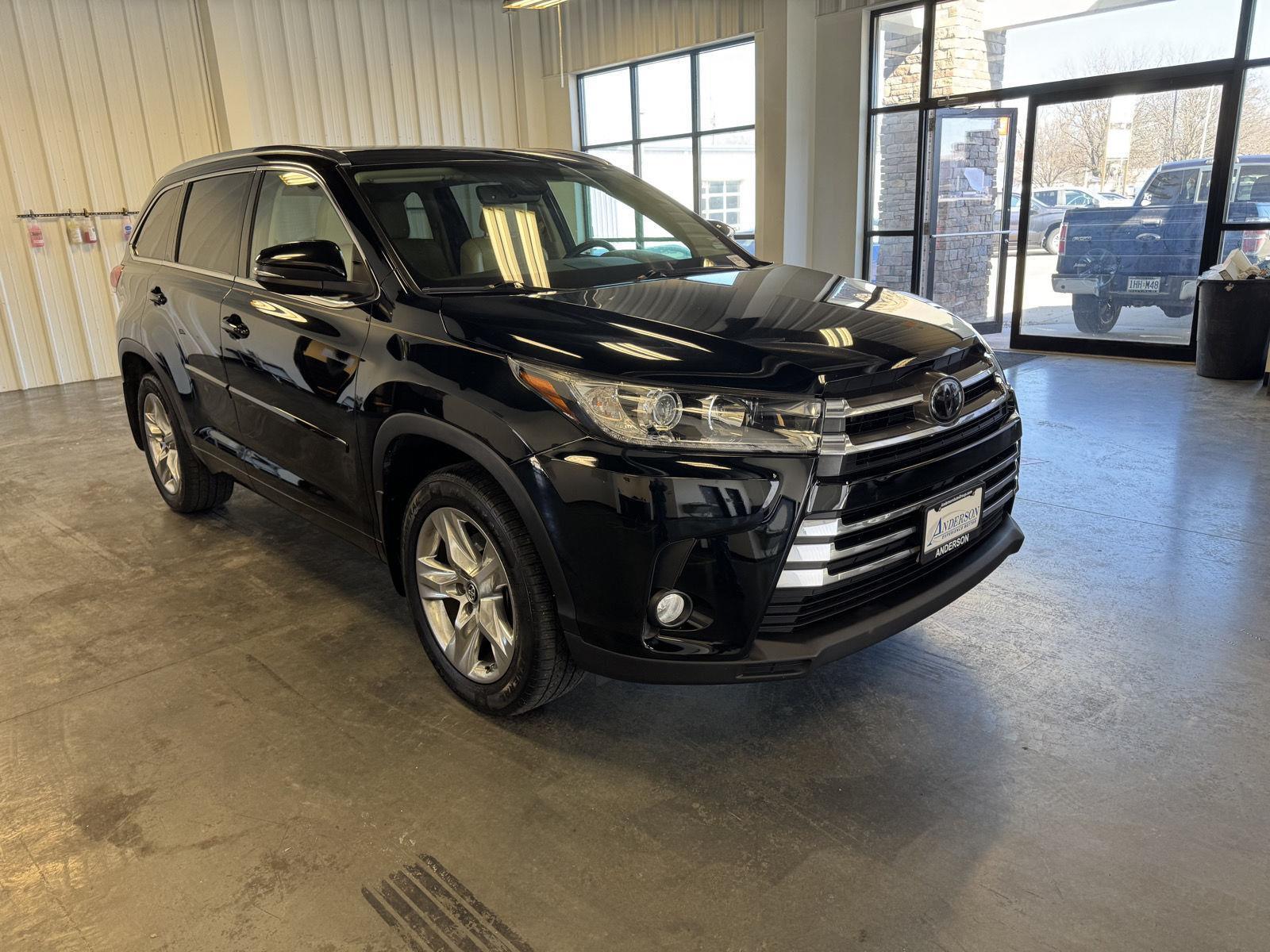 Used 2018 Toyota Highlander for sale in St. Joseph MO