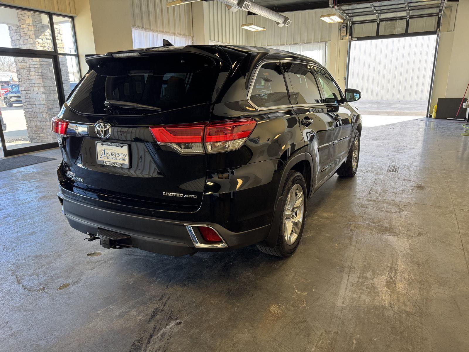 Used 2018 Toyota Highlander for sale in St. Joseph MO