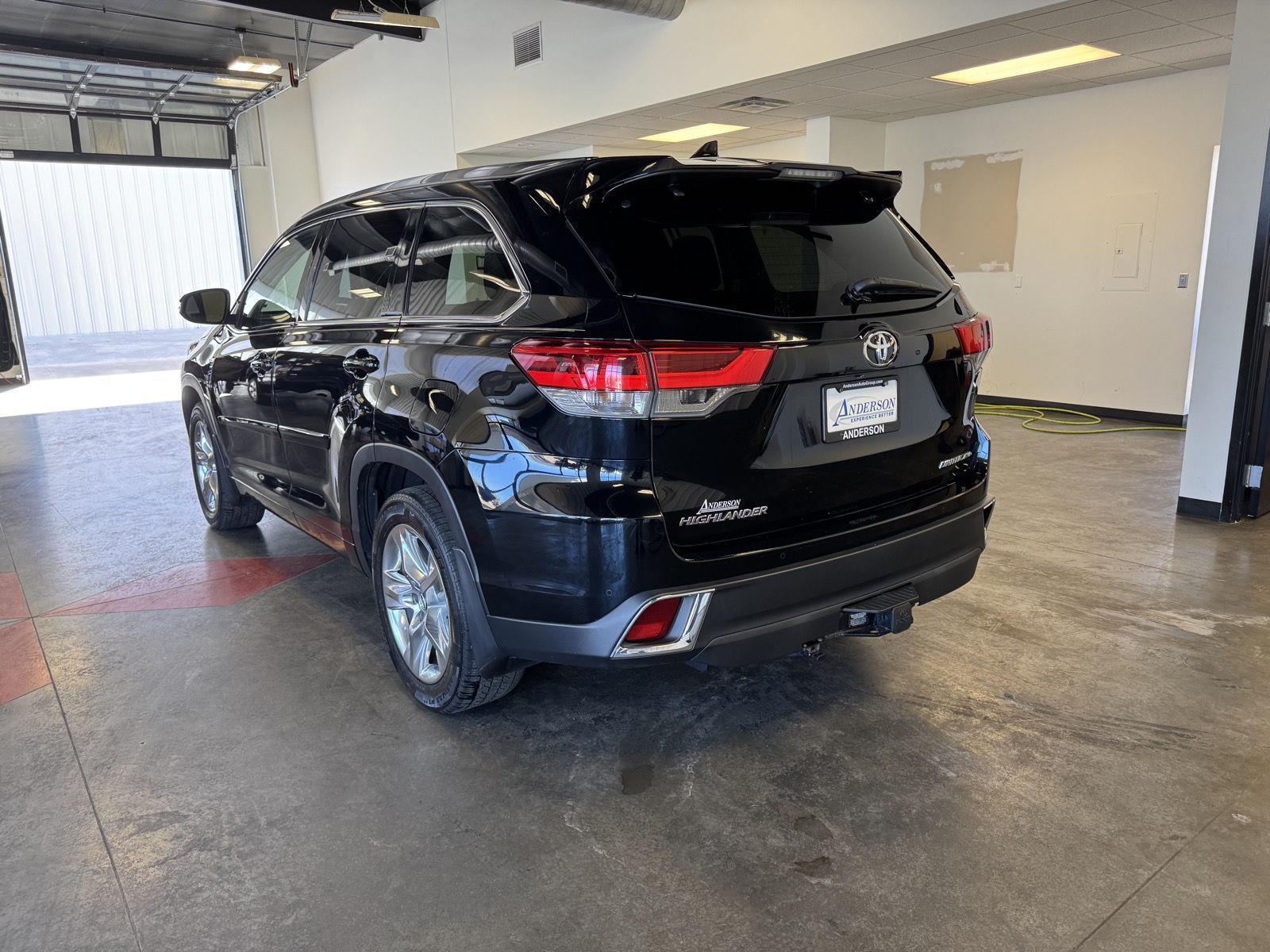 Used 2018 Toyota Highlander for sale in St. Joseph MO