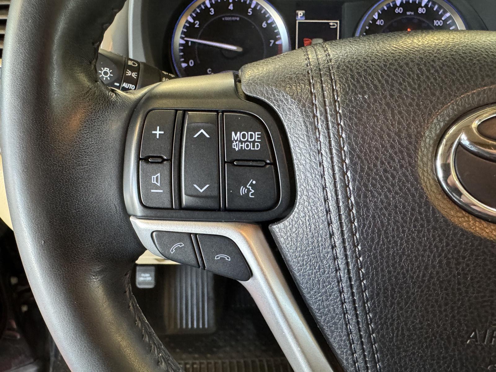 Used 2018 Toyota Highlander for sale in St. Joseph MO