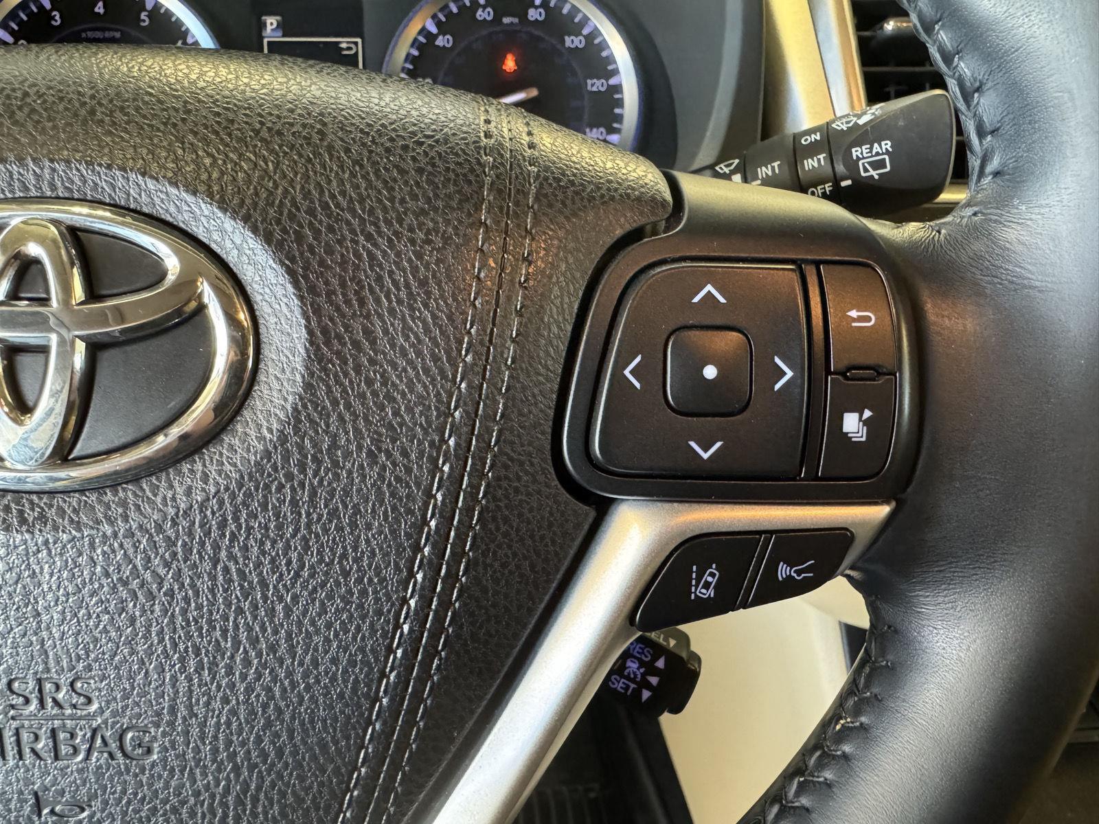 Used 2018 Toyota Highlander for sale in St. Joseph MO