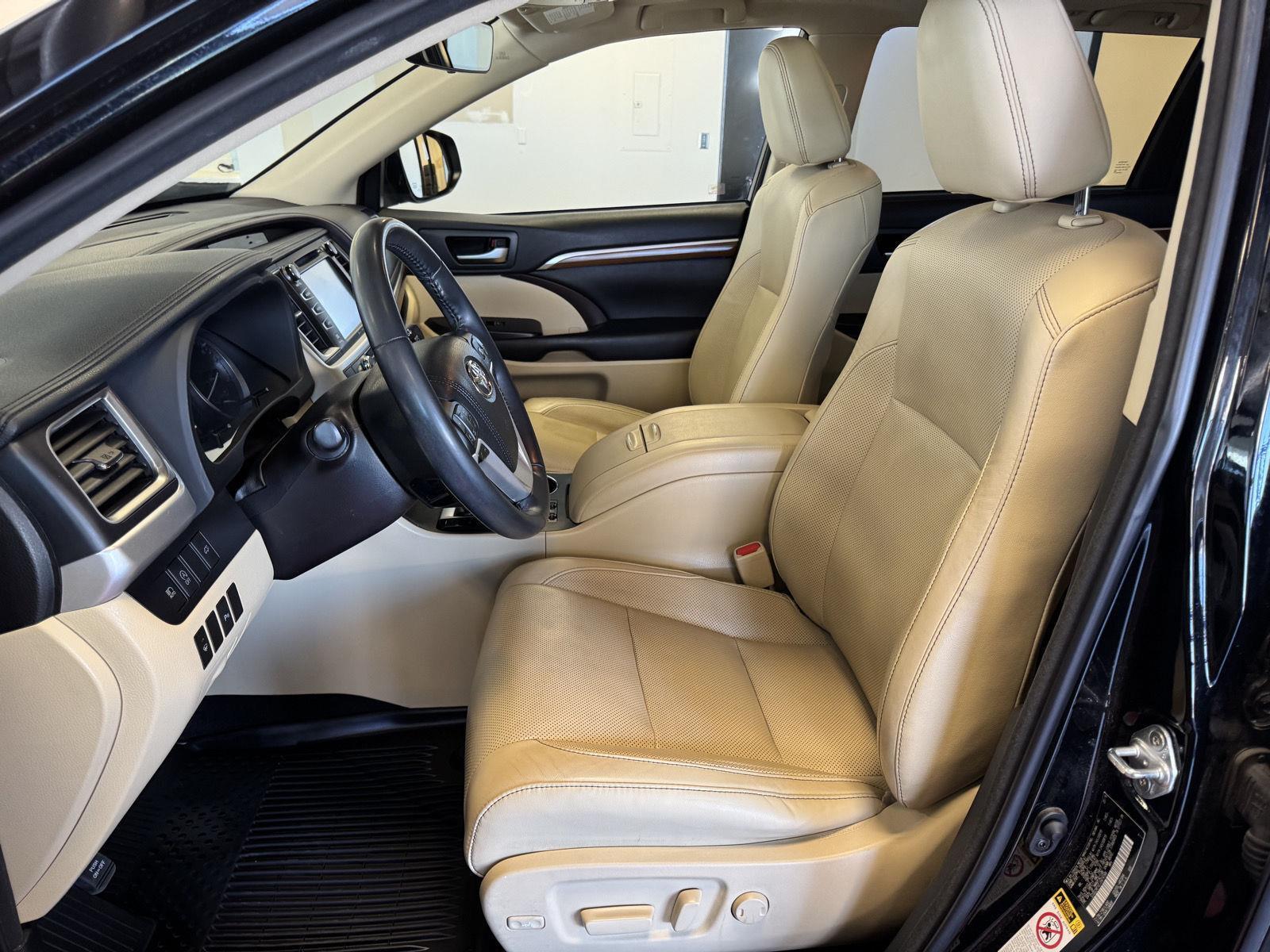 Used 2018 Toyota Highlander for sale in St. Joseph MO