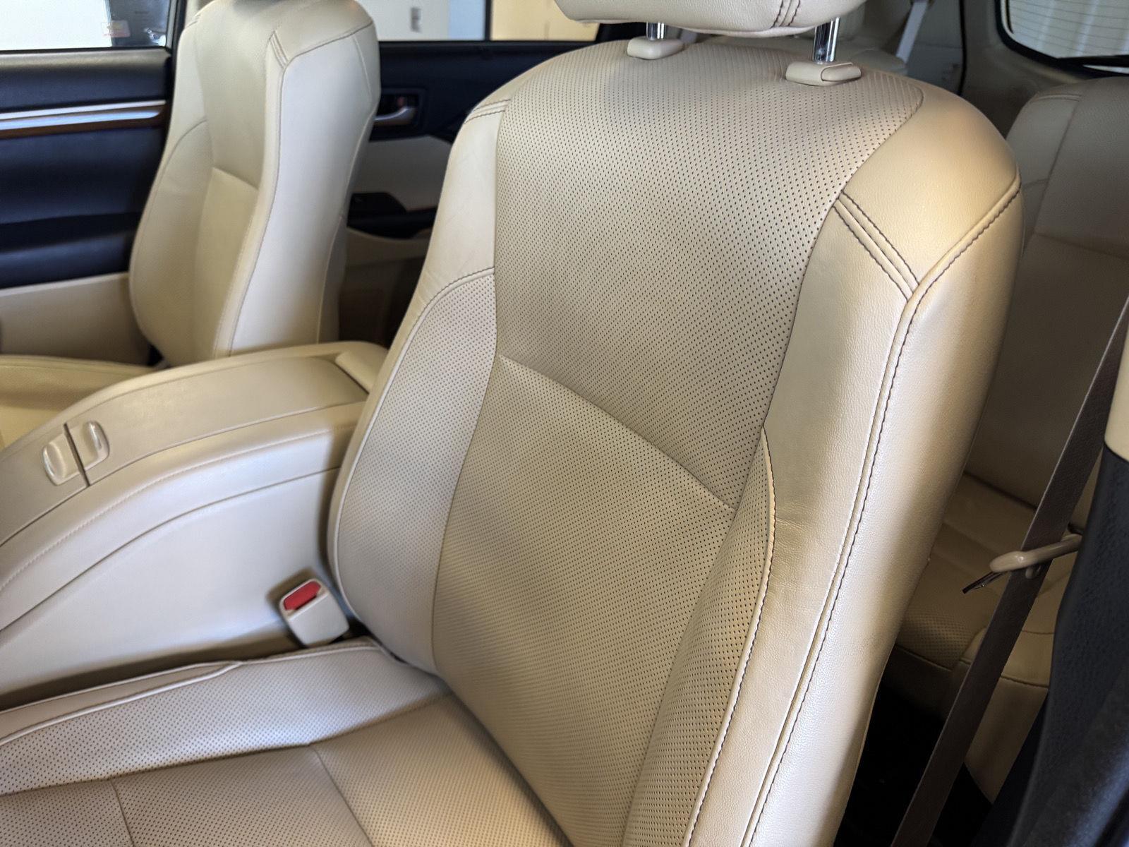 Used 2018 Toyota Highlander for sale in St. Joseph MO