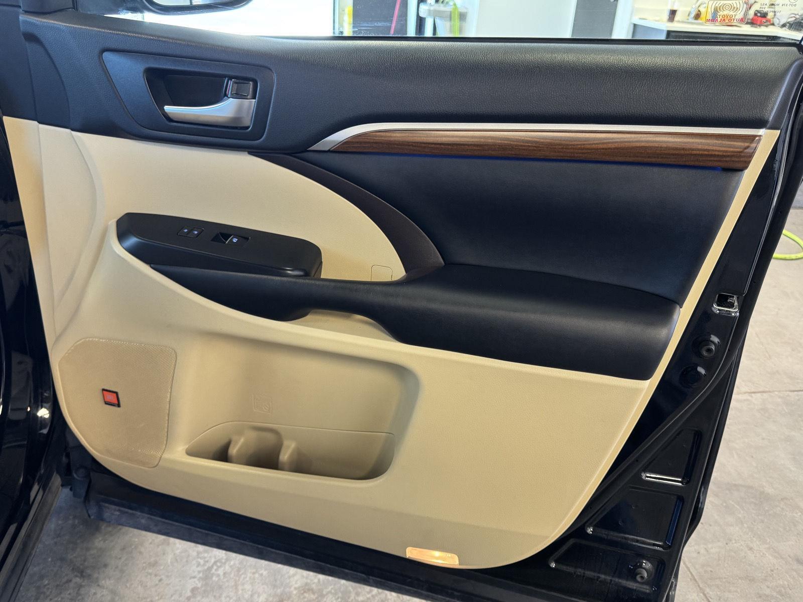 Used 2018 Toyota Highlander for sale in St. Joseph MO