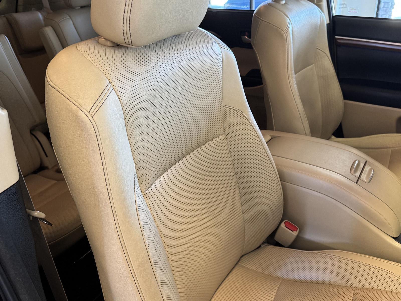 Used 2018 Toyota Highlander for sale in St. Joseph MO