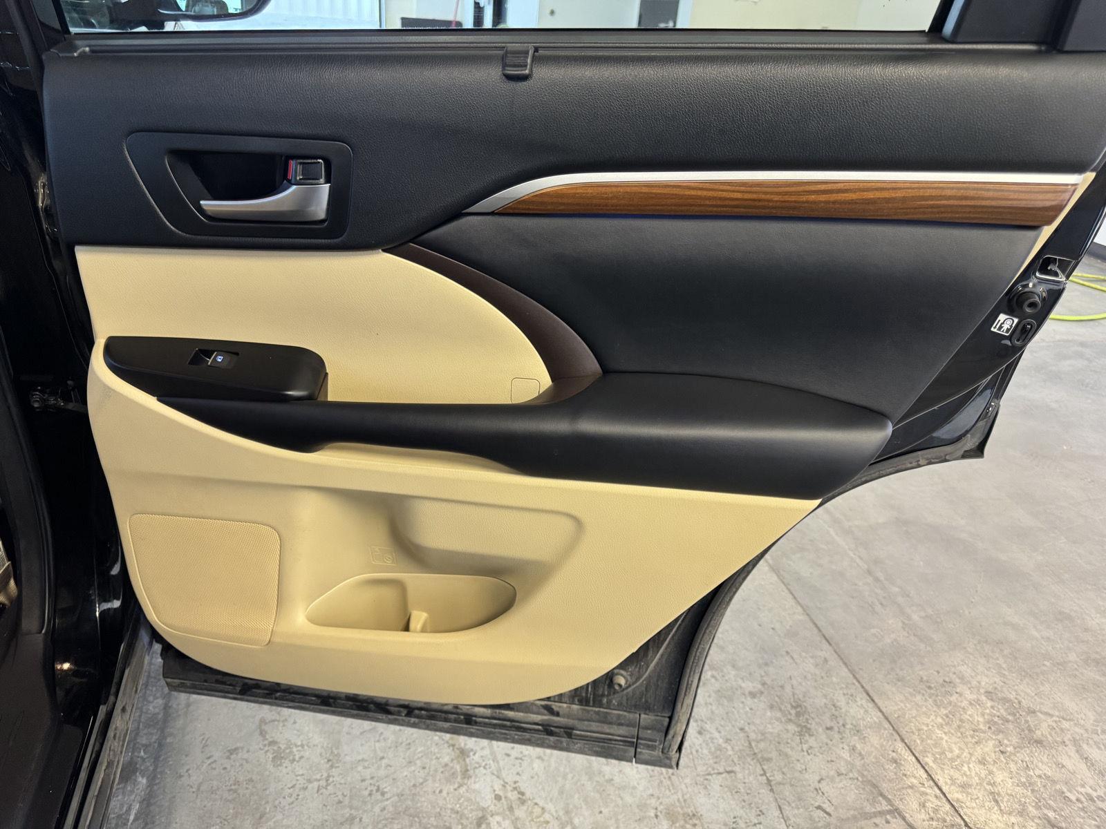 Used 2018 Toyota Highlander for sale in St. Joseph MO