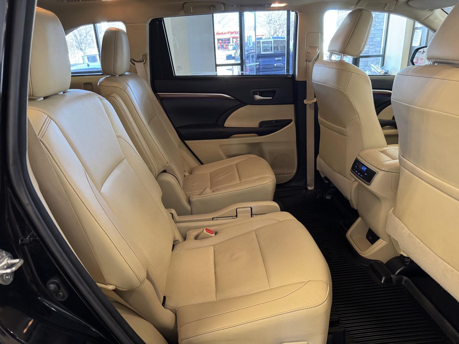 Used 2018 Toyota Highlander for sale in St. Joseph MO