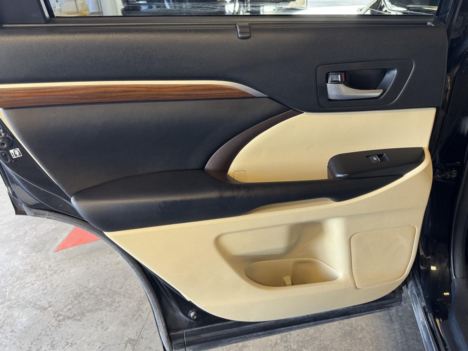 Used 2018 Toyota Highlander for sale in St. Joseph MO