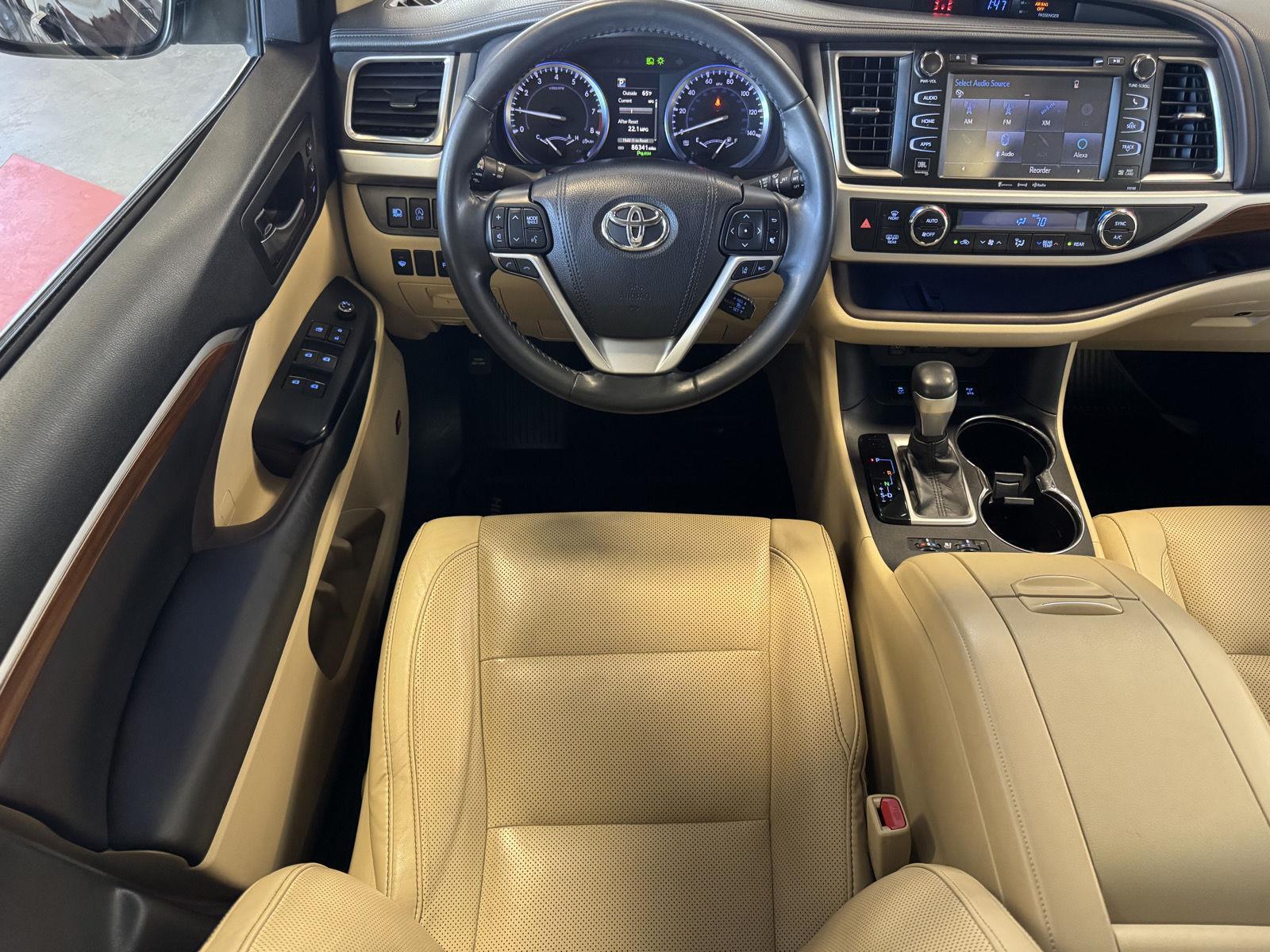 Used 2018 Toyota Highlander for sale in St. Joseph MO