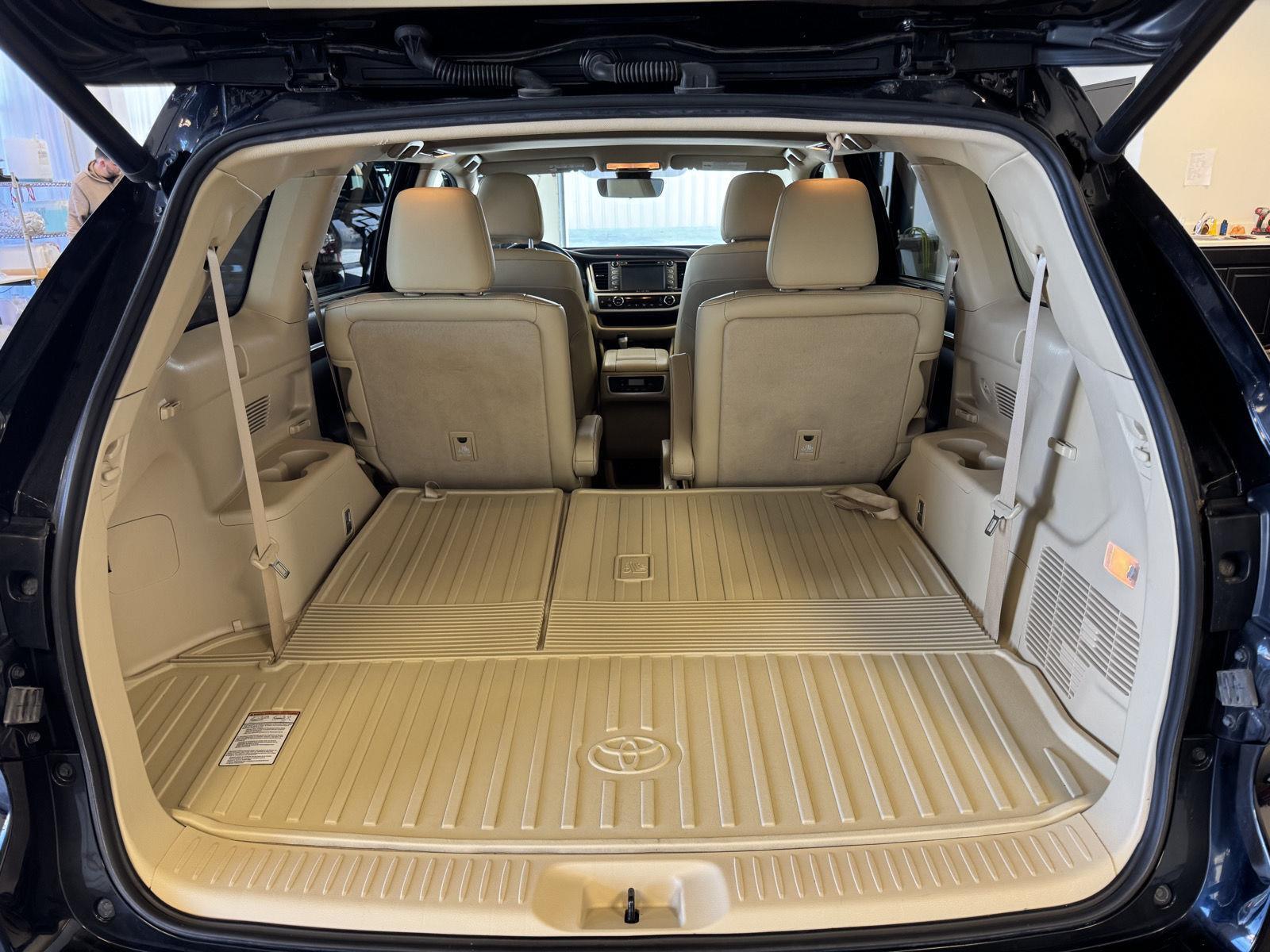 Used 2018 Toyota Highlander for sale in St. Joseph MO