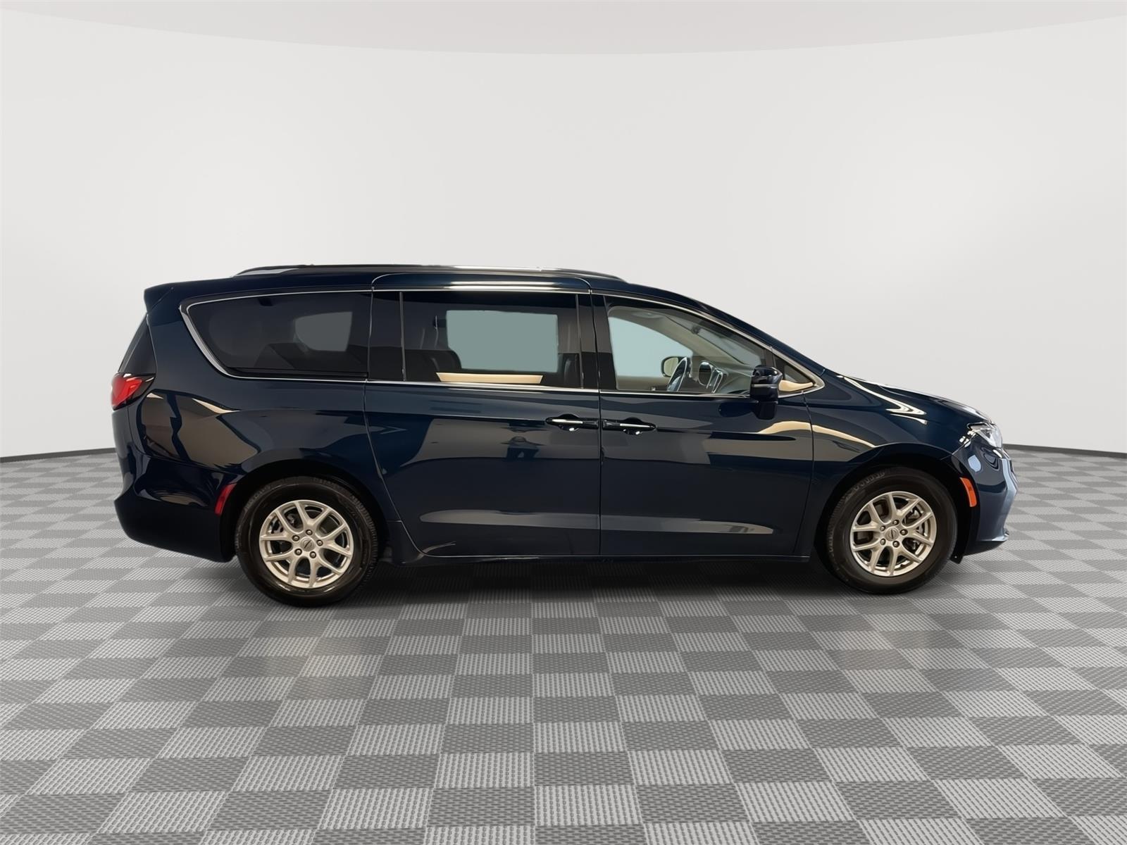 Used 2021 Chrysler Pacifica for sale in St. Joseph MO