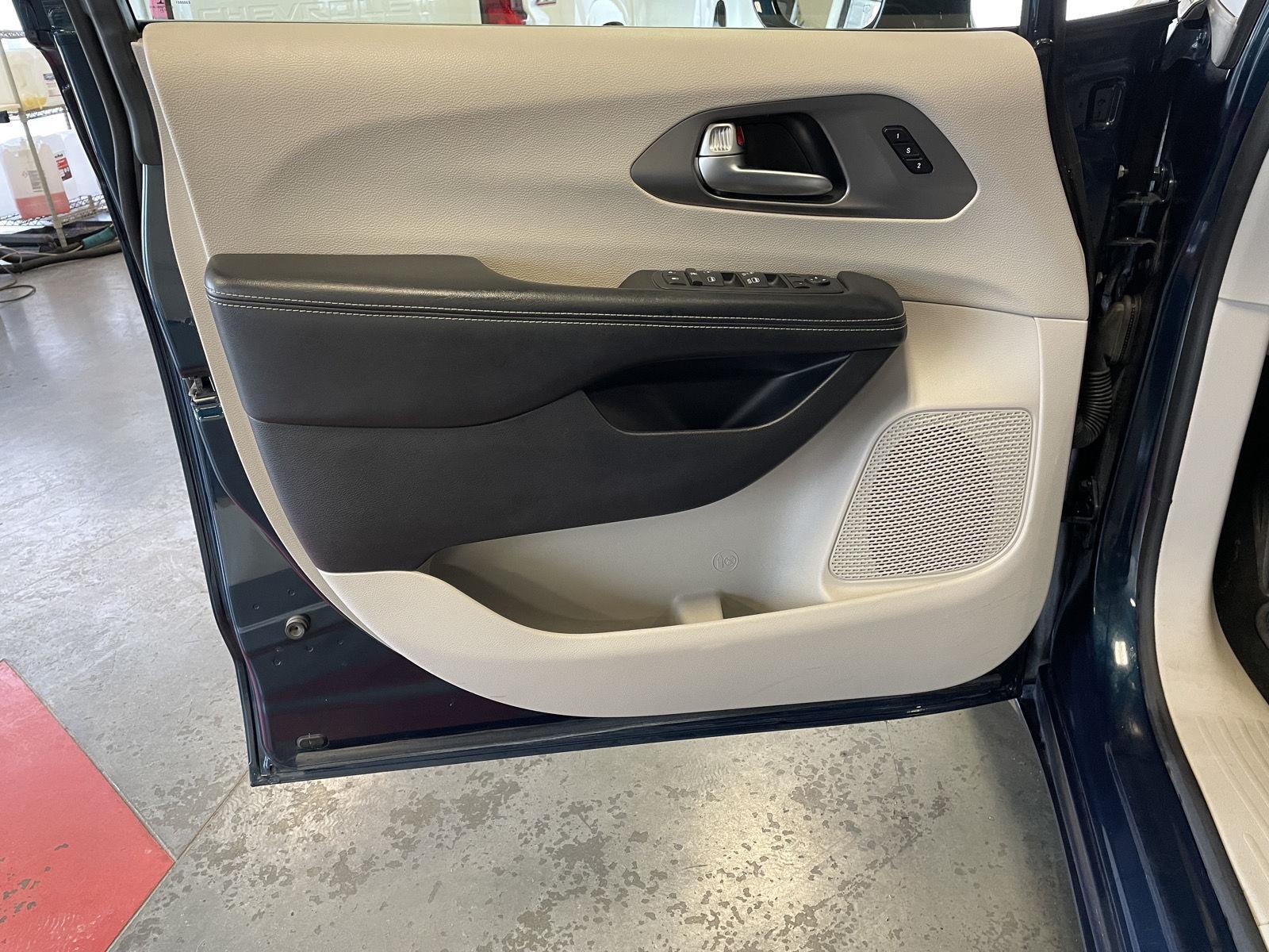 Used 2021 Chrysler Pacifica for sale in St. Joseph MO