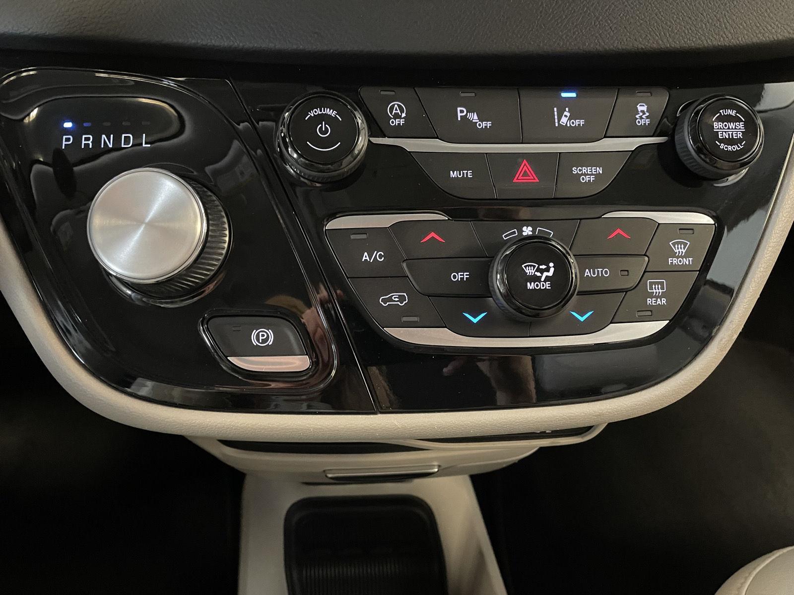 Used 2021 Chrysler Pacifica for sale in St. Joseph MO