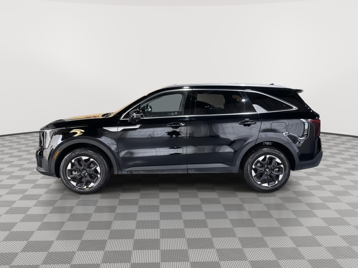 Used 2025 Kia Sorento S with VIN 5XYRLDJCXSG318820 for sale in Kansas City