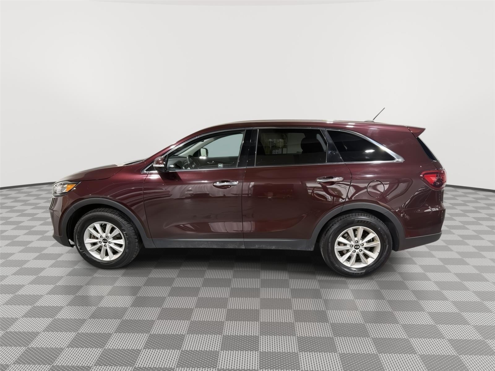Used 2019 Kia Sorento LX with VIN 5XYPG4A30KG517290 for sale in Grand Island, NE