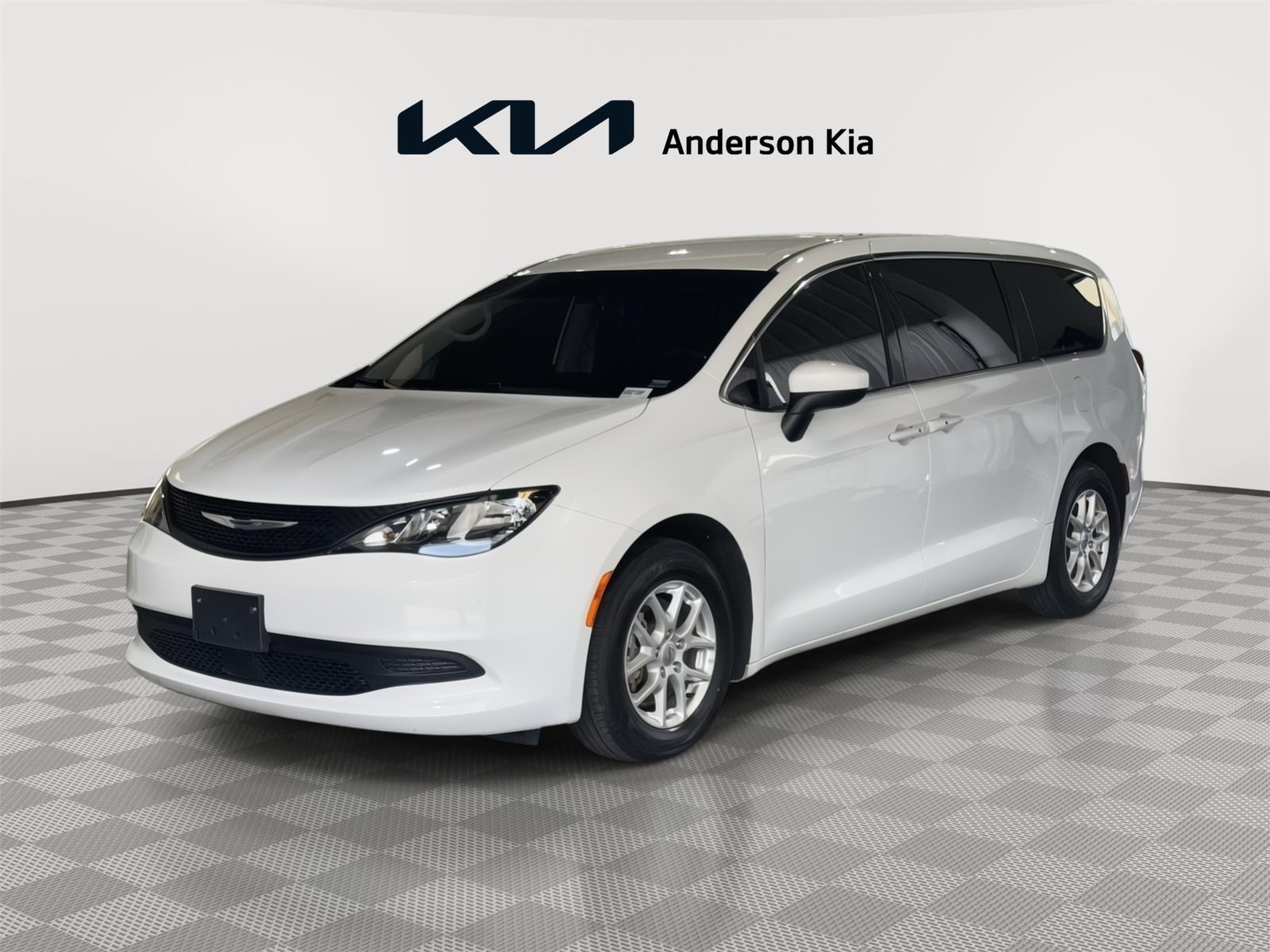2022 Chrysler Voyager LX's photo