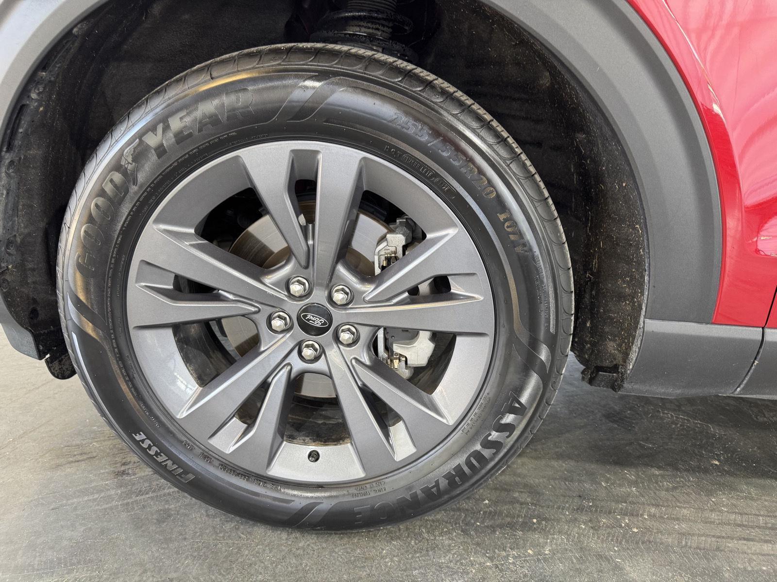 Vehicle photo 8