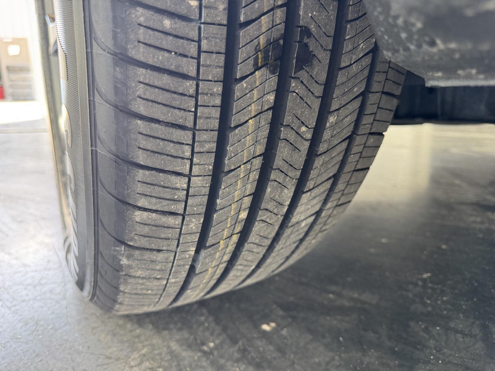 Vehicle photo 9