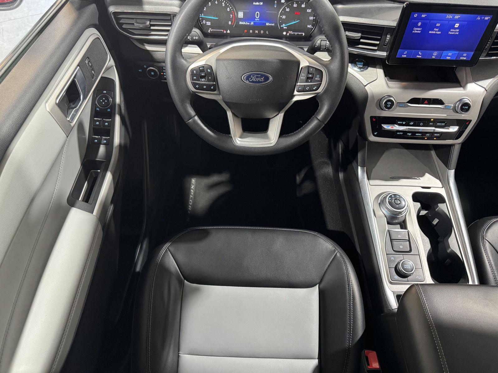 Vehicle photo 11