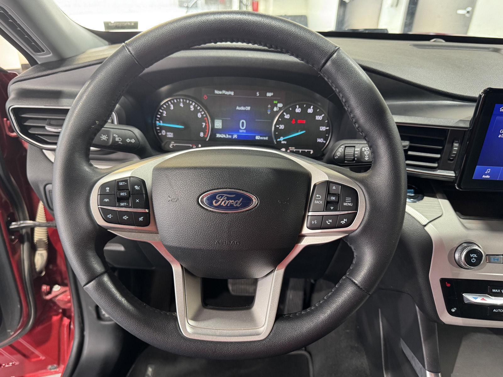 Vehicle photo 12