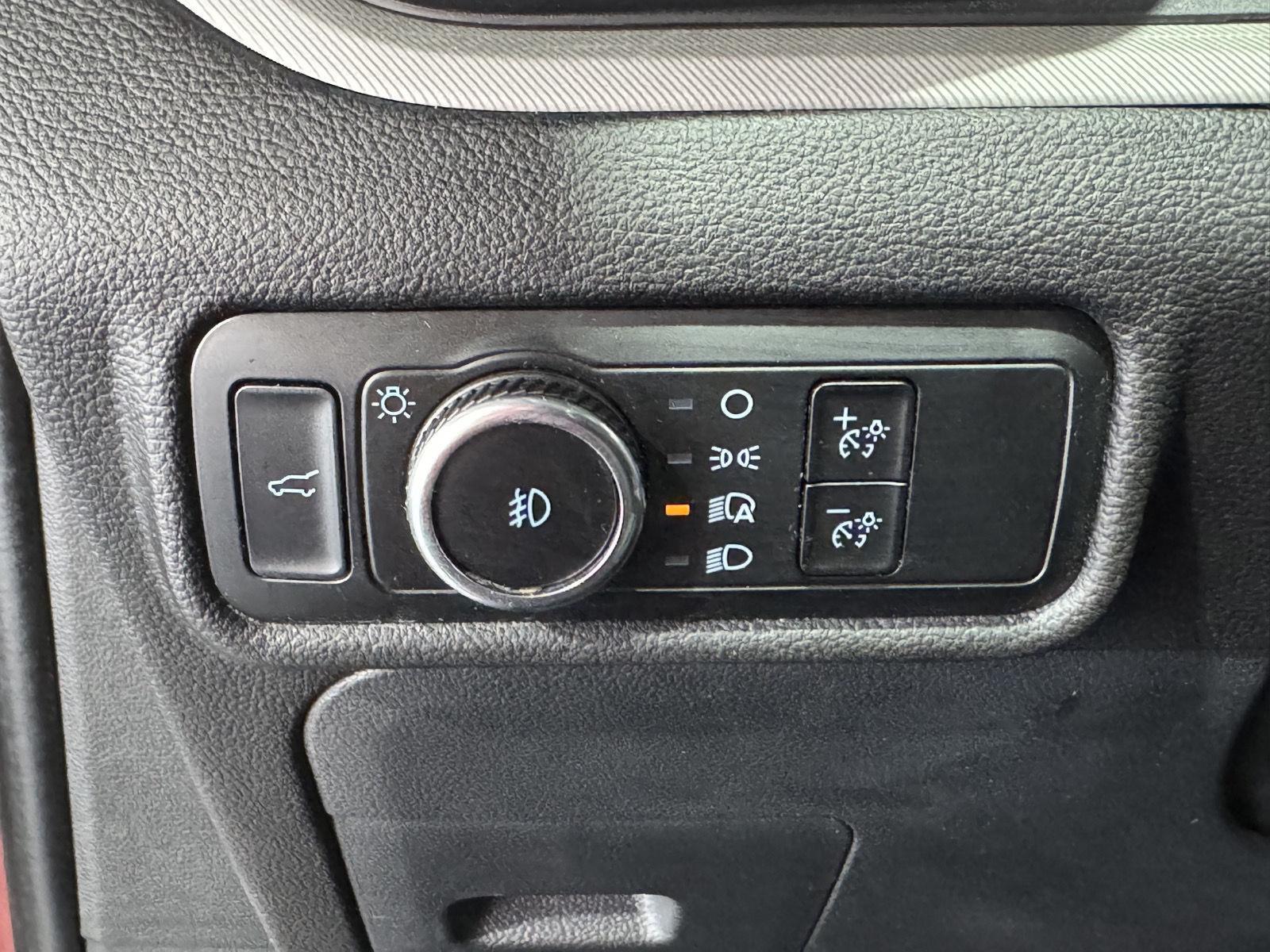 Vehicle photo 13