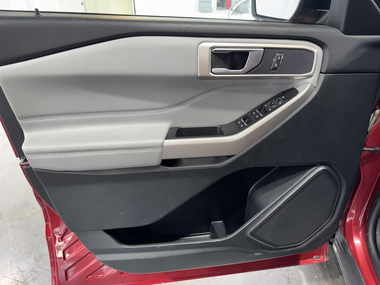 Vehicle photo 14