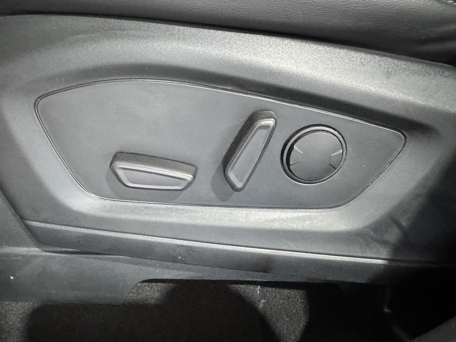 Vehicle photo 16