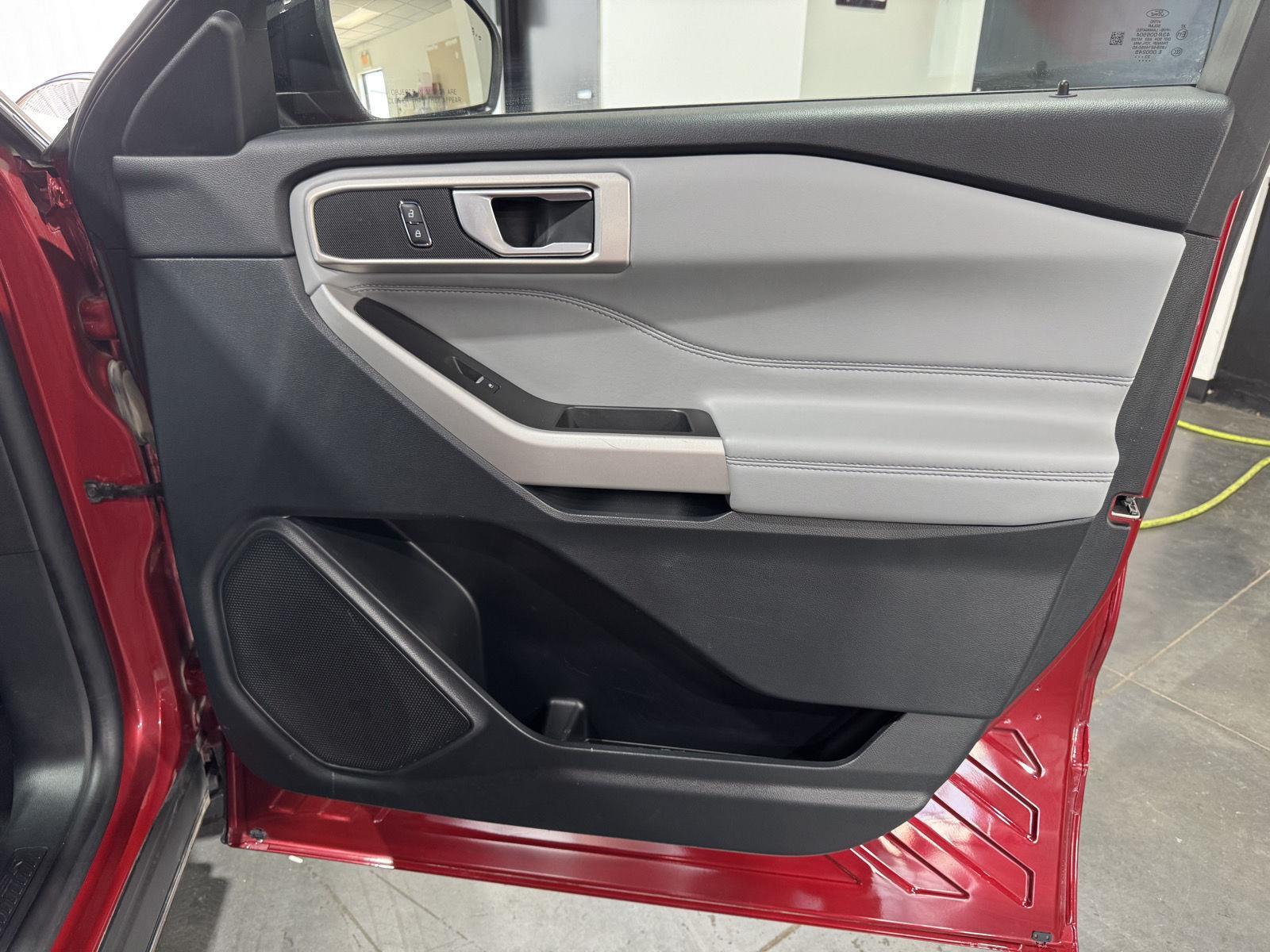 Vehicle photo 17