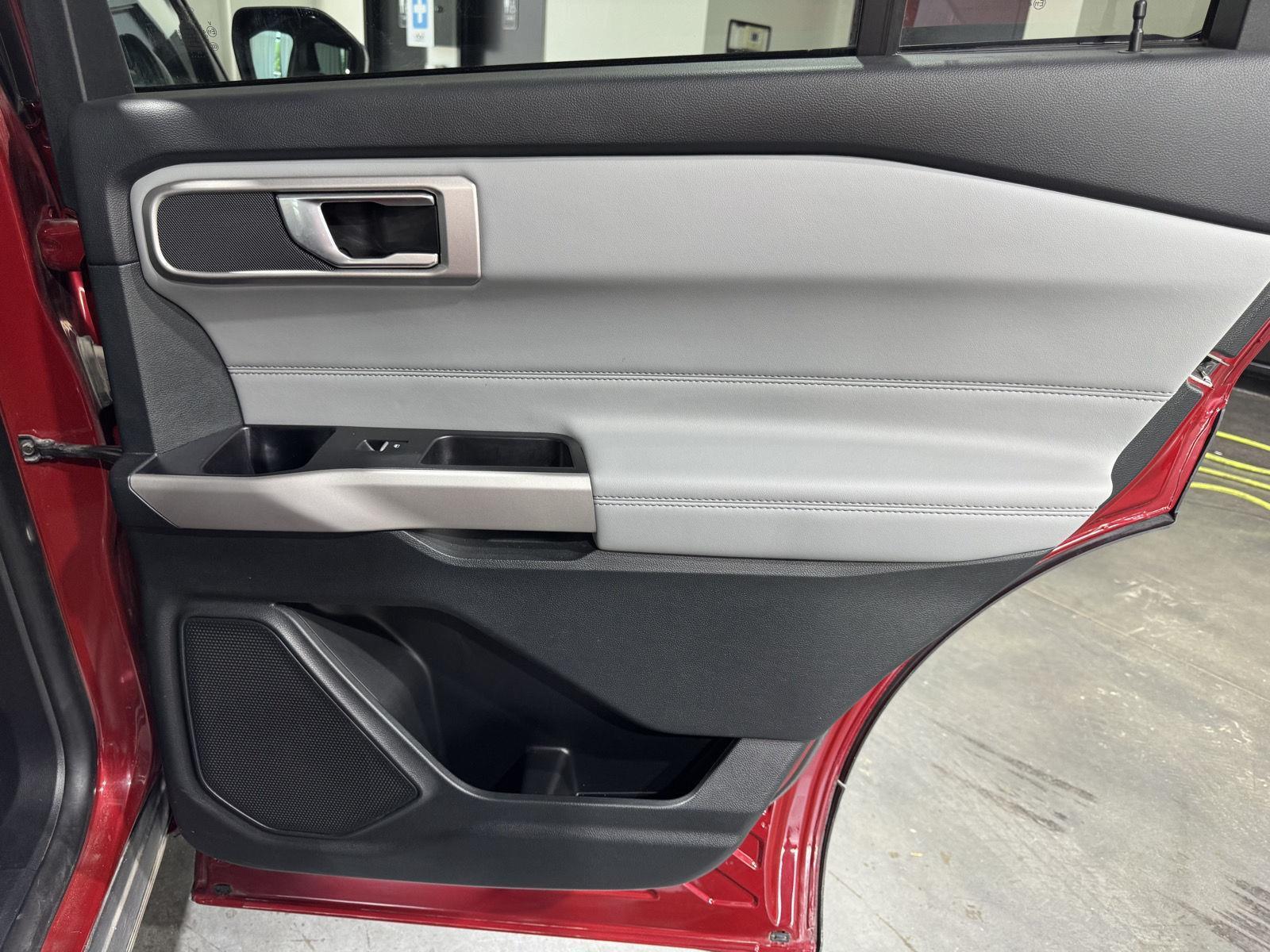 Vehicle photo 19