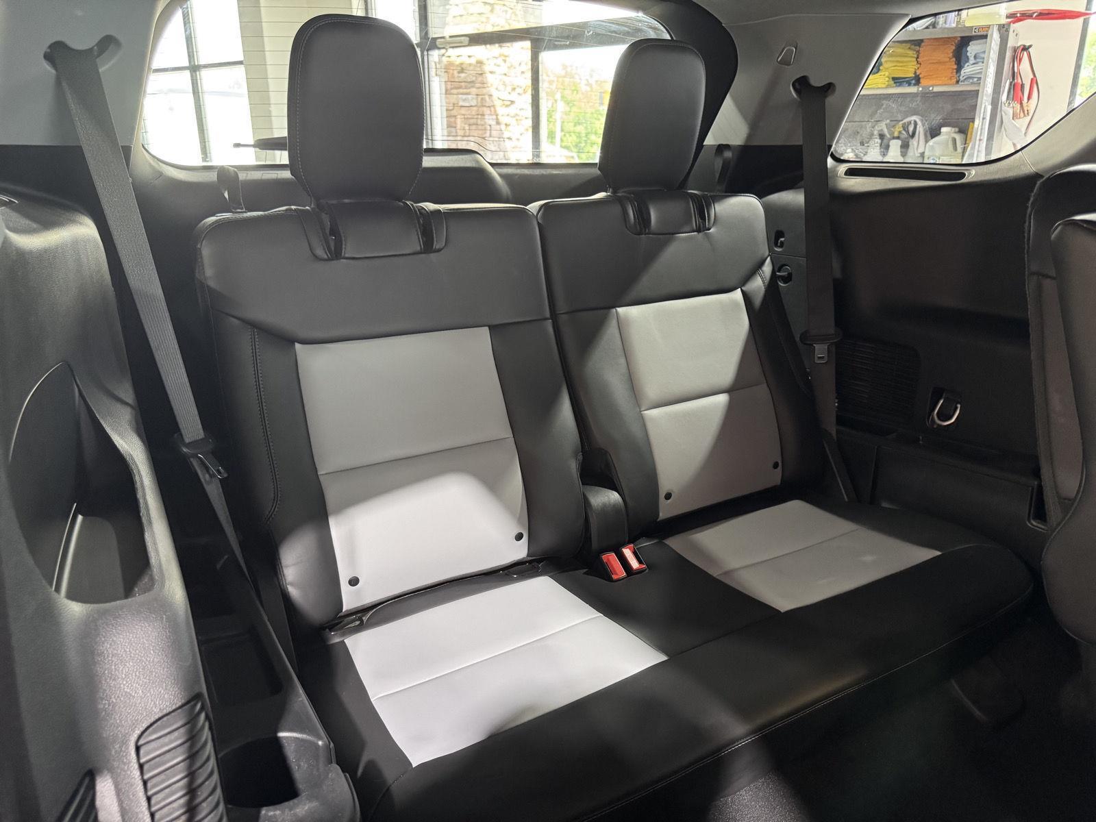 Vehicle photo 21