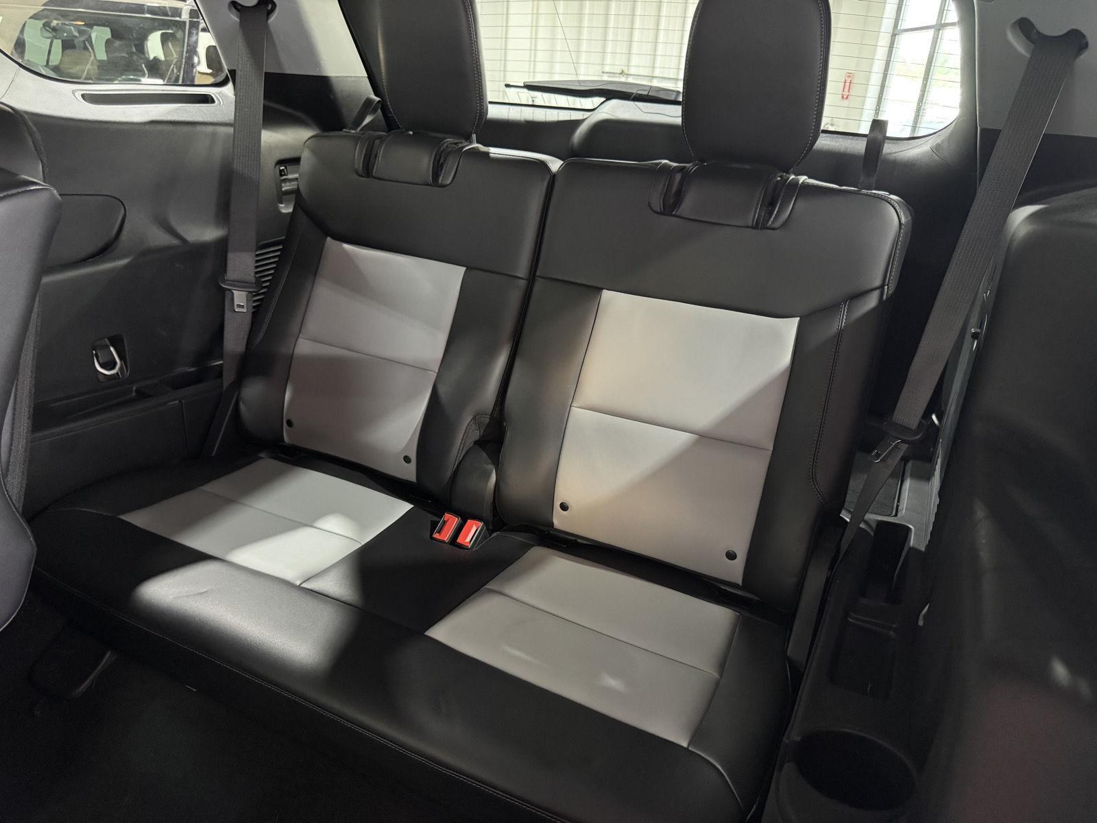 Vehicle photo 23