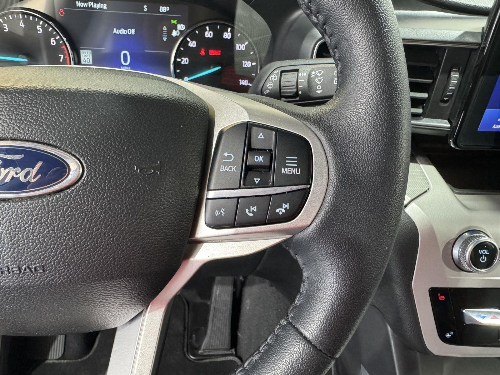 Vehicle photo 30