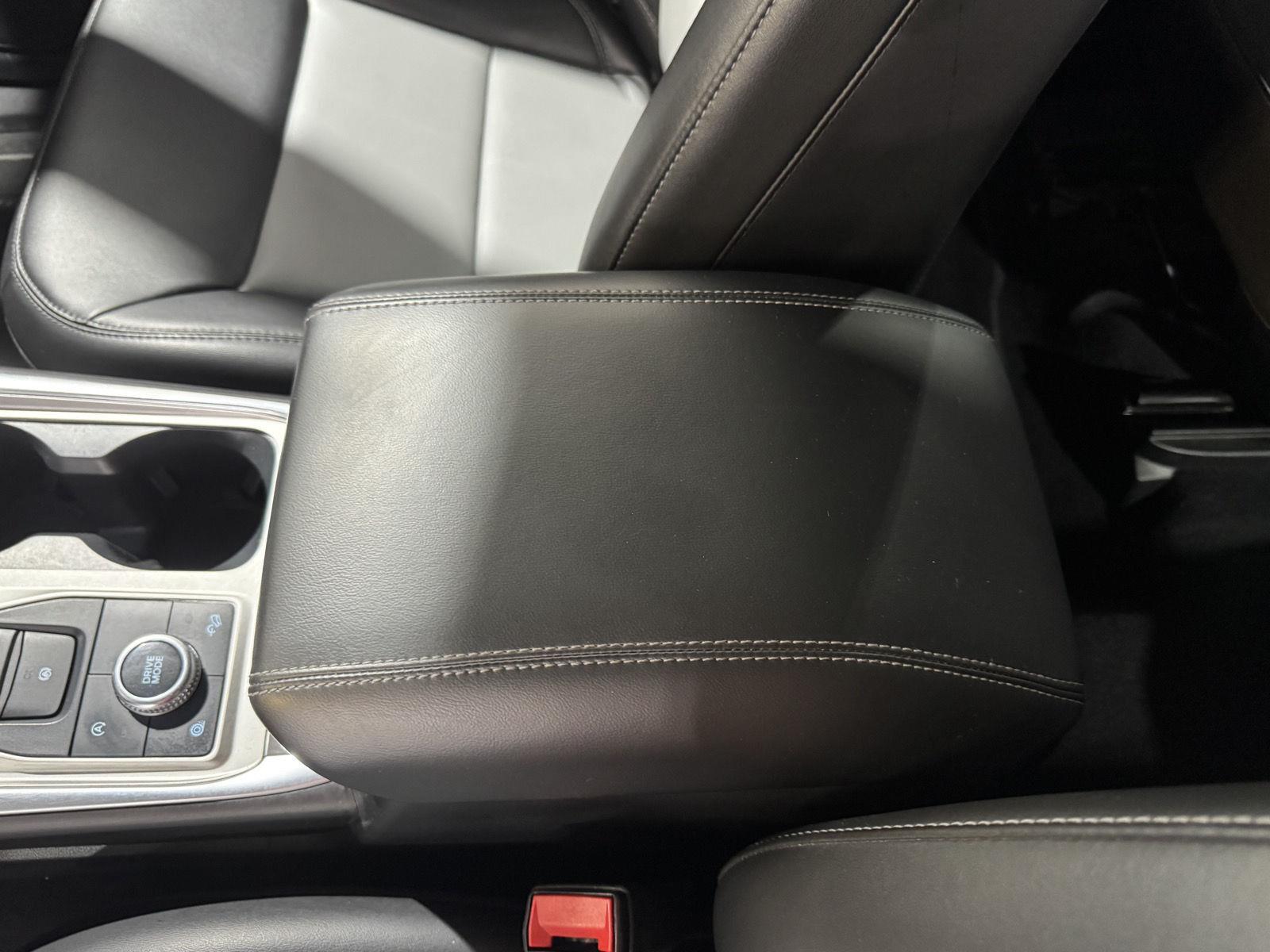 Vehicle photo 33