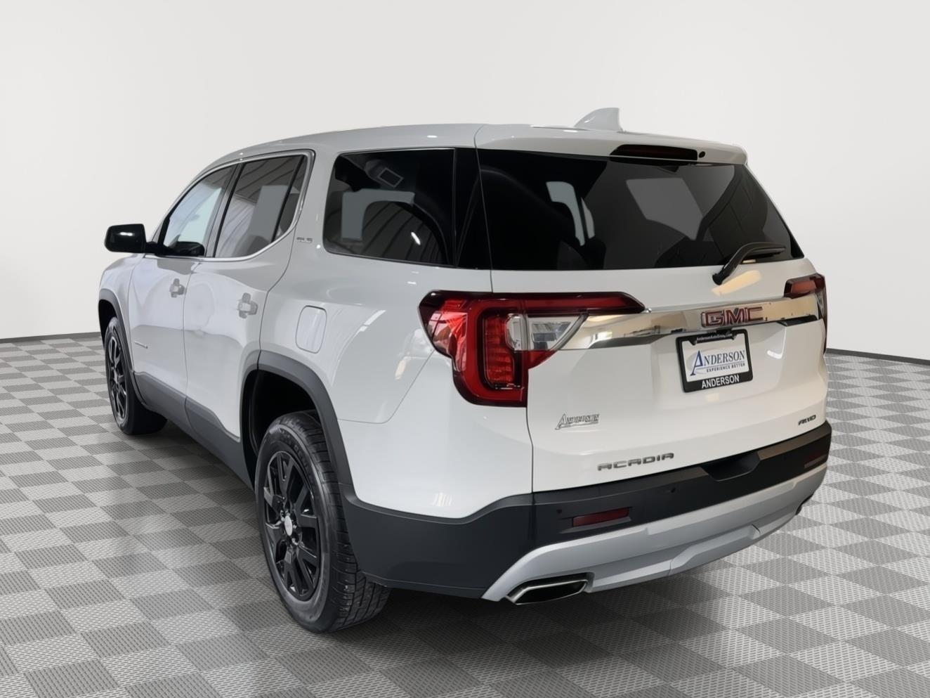 Vehicle photo 9