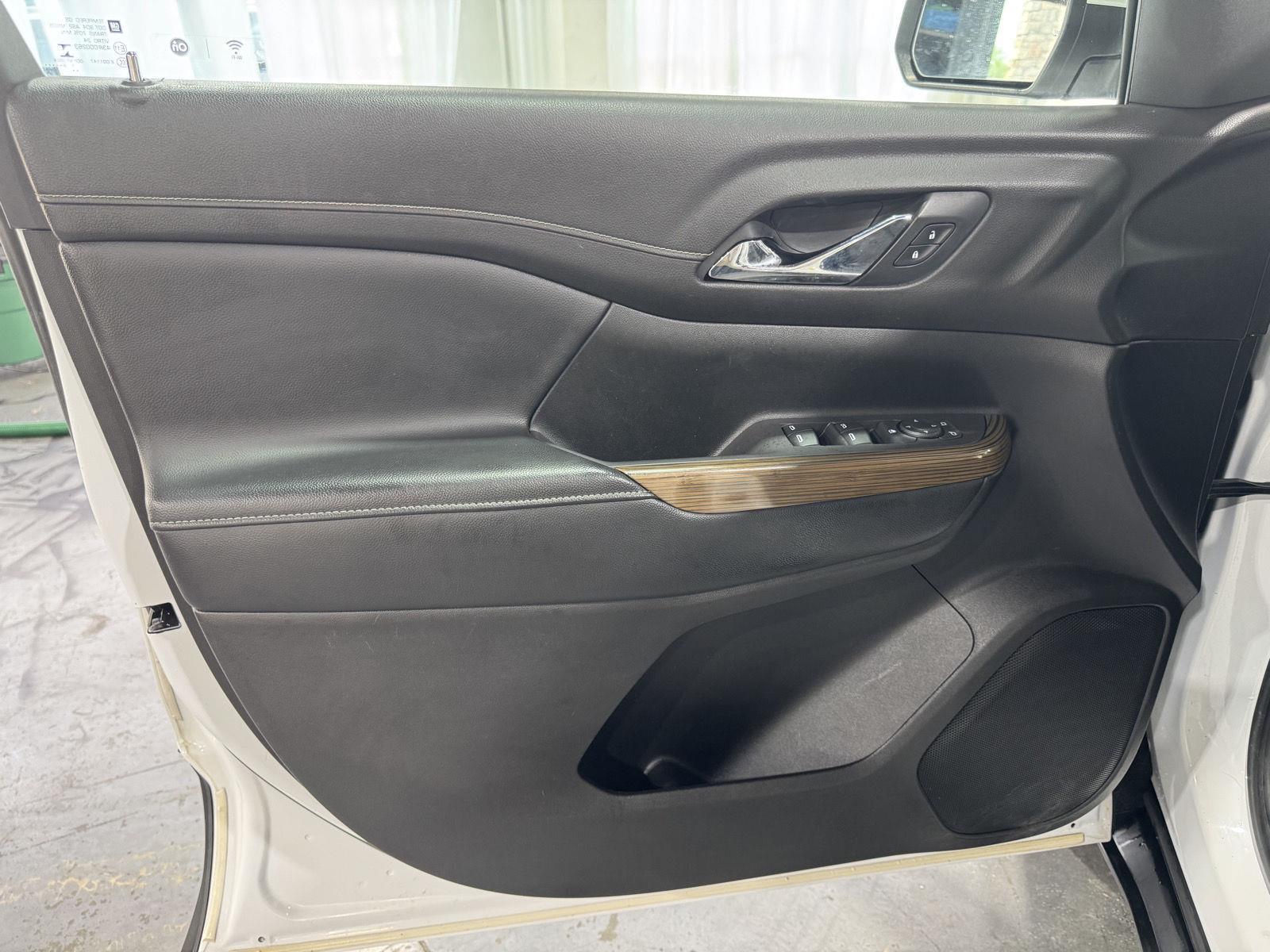 Vehicle photo 16
