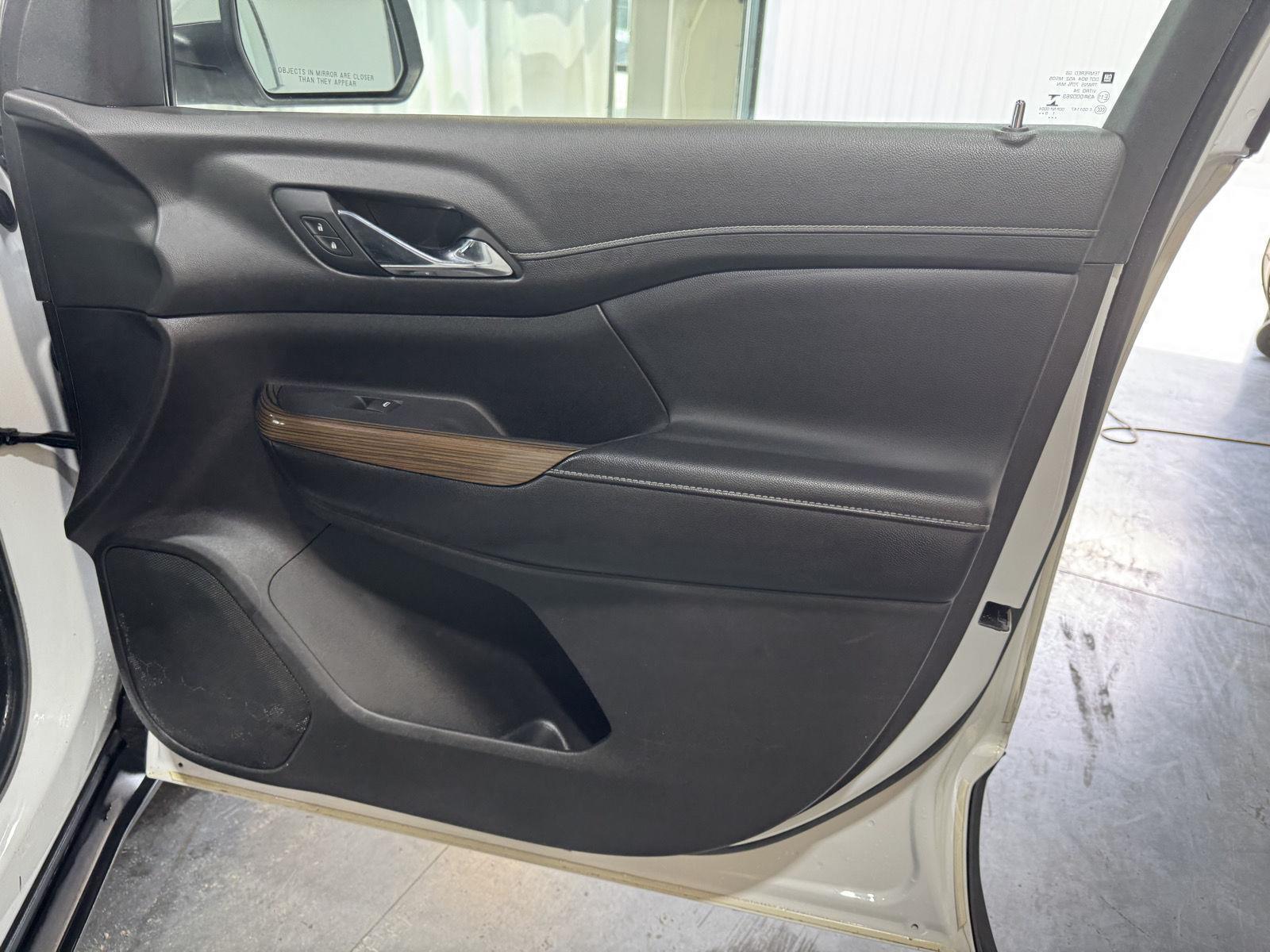 Vehicle photo 18