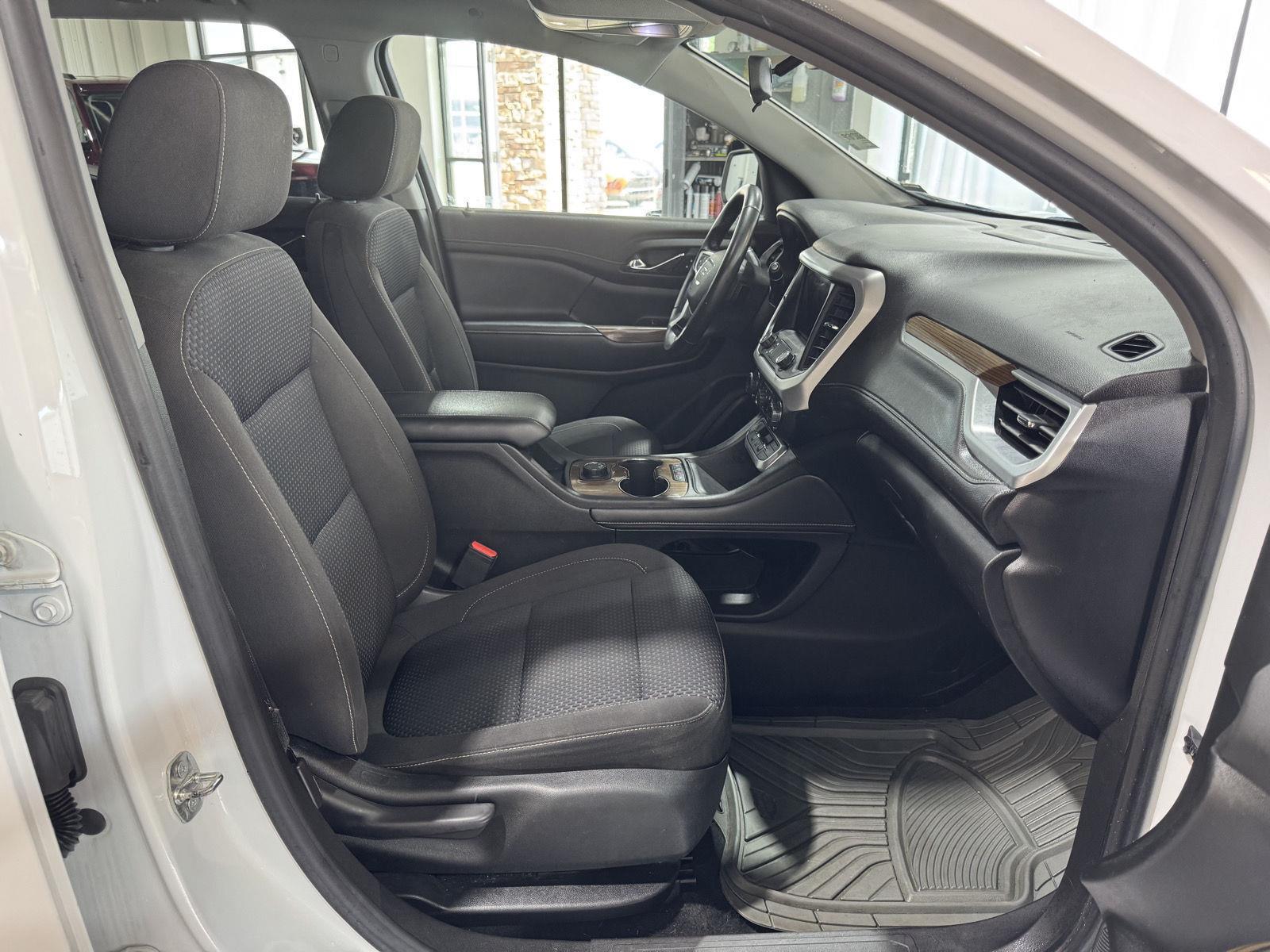 Vehicle photo 19