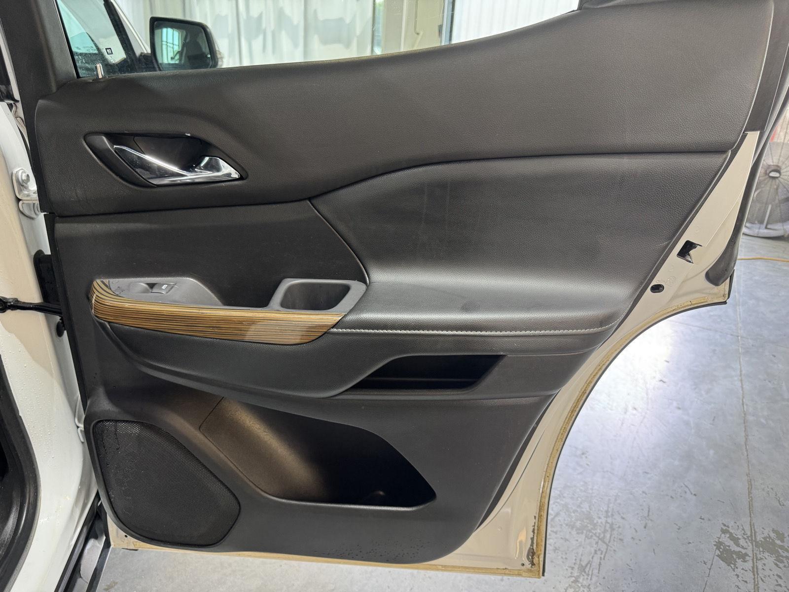Vehicle photo 20