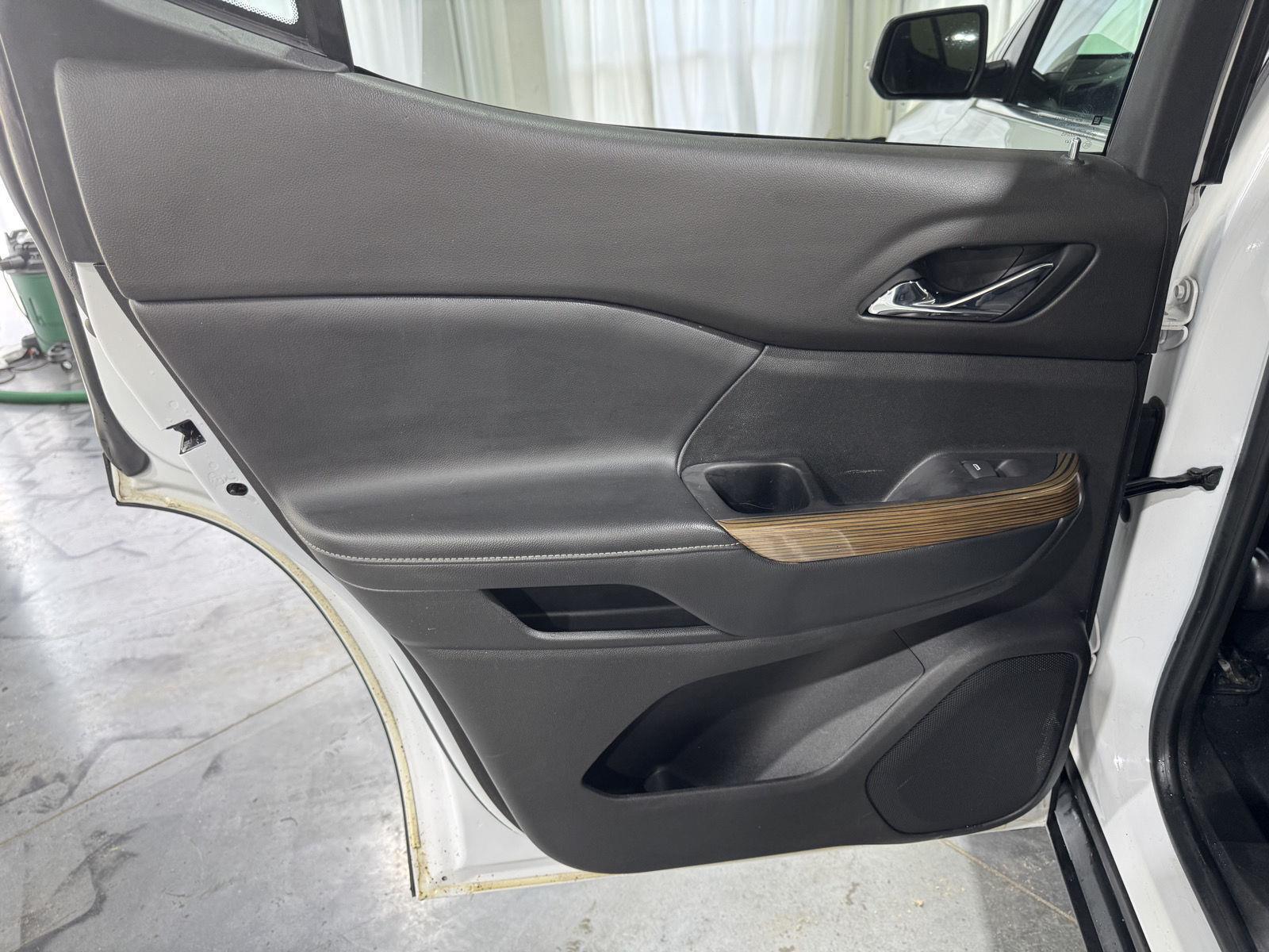 Vehicle photo 22