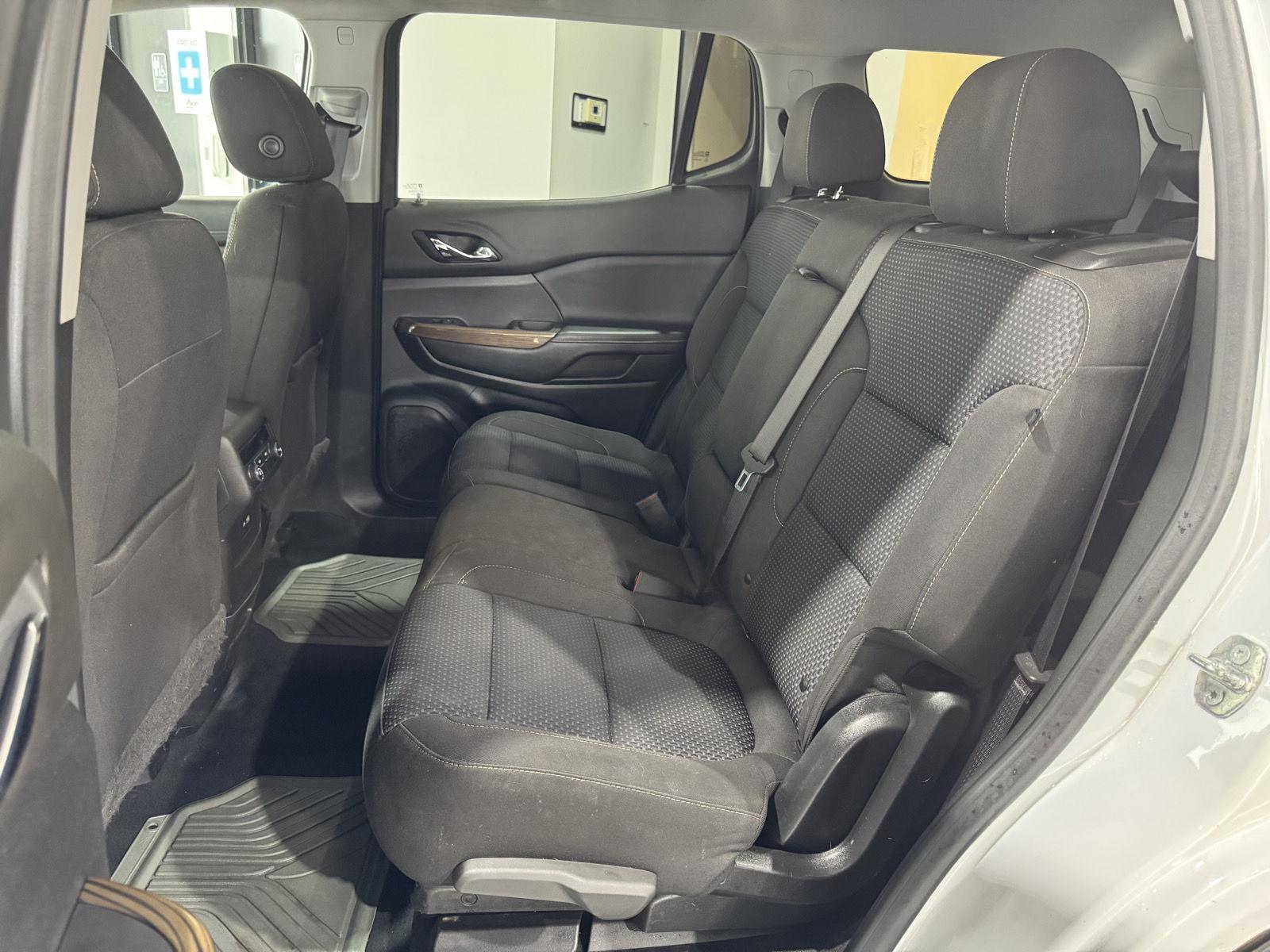 Vehicle photo 23