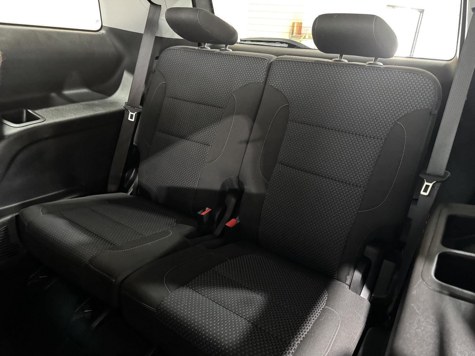 Vehicle photo 24